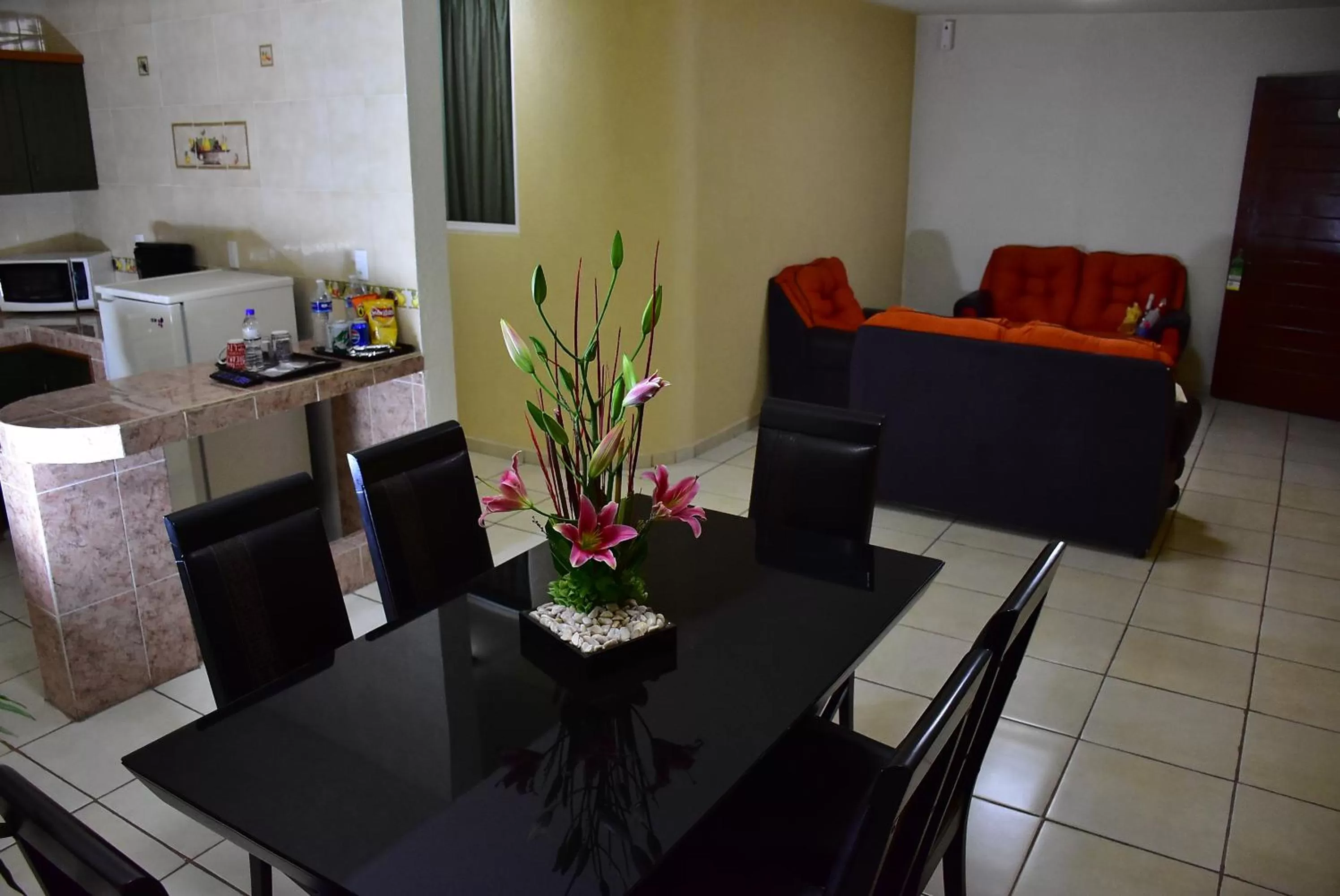 Dining area in Hotel Suite Azomali