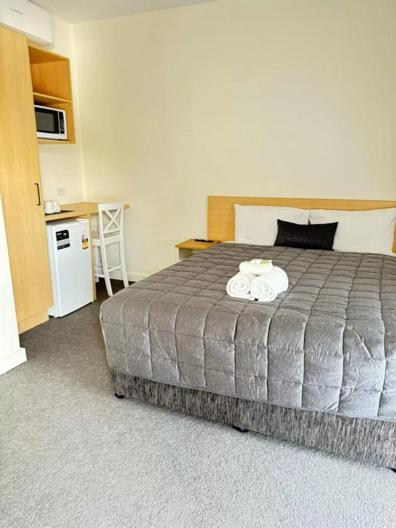 Bed in Twin City Motor Inn