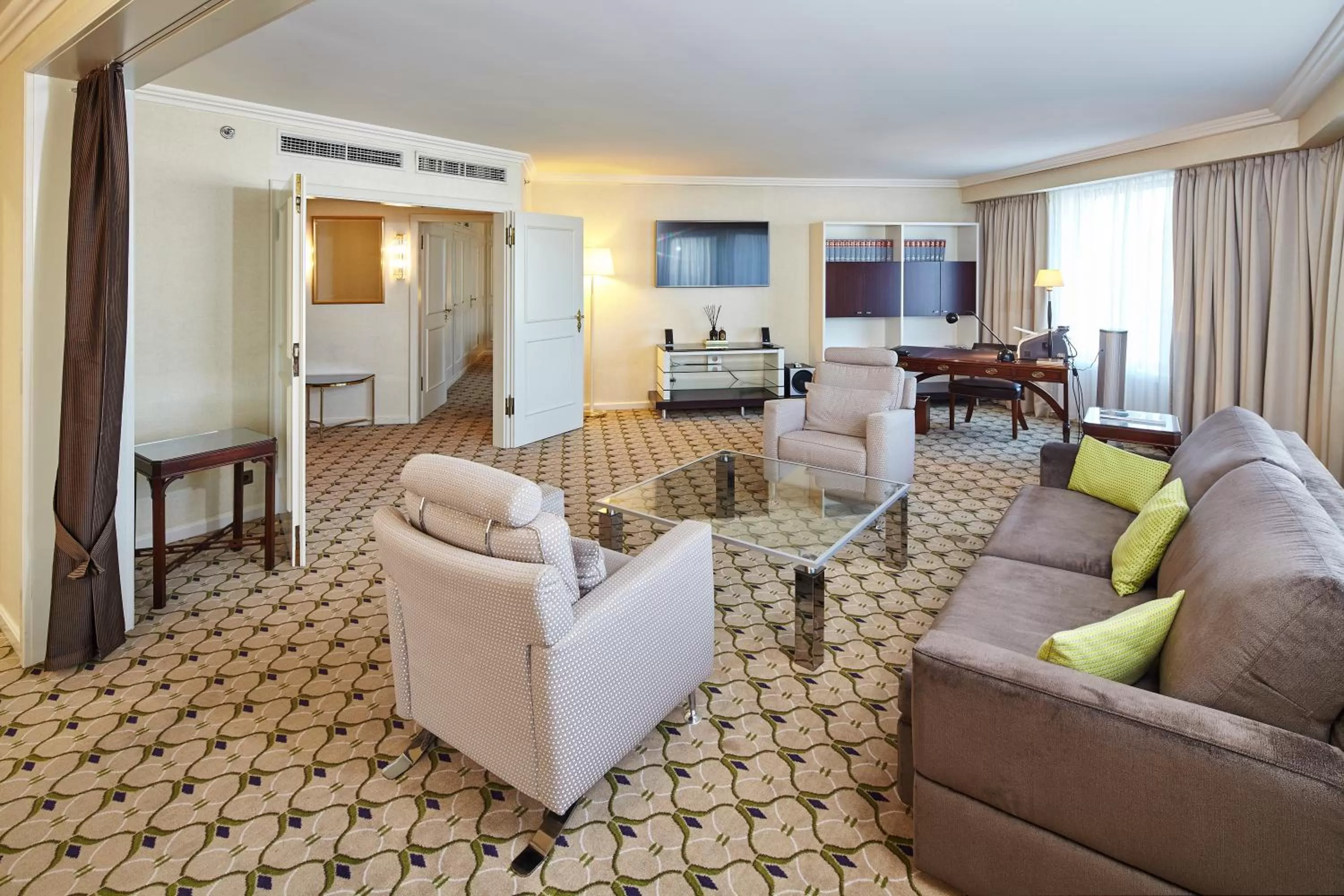 TV and multimedia in Clayton Hotel Düsseldorf City Centre