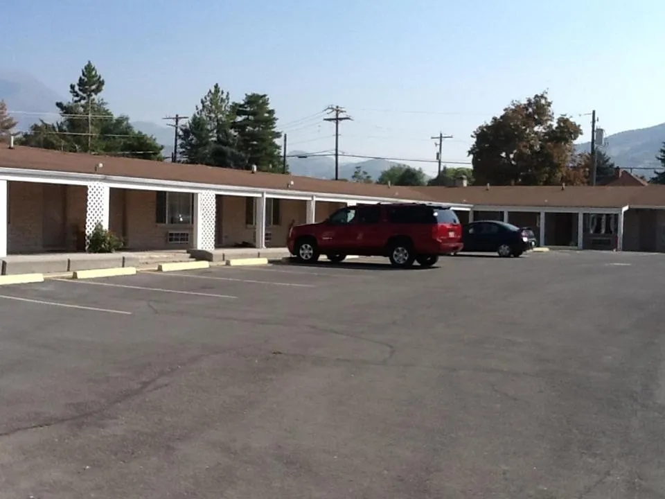 Parking in Safari Motel