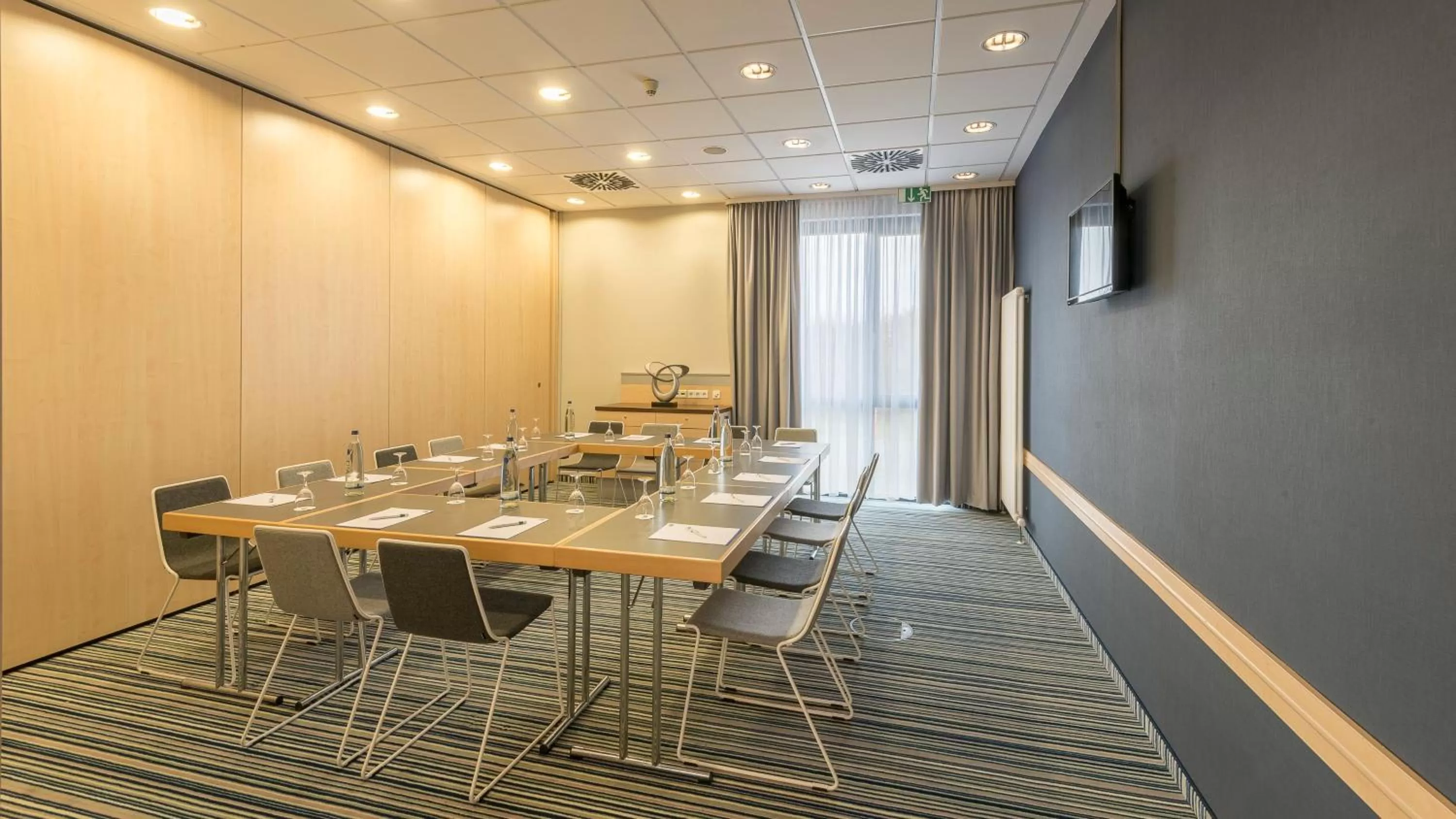 Meeting/conference room in Holiday Inn Express München Messe by IHG
