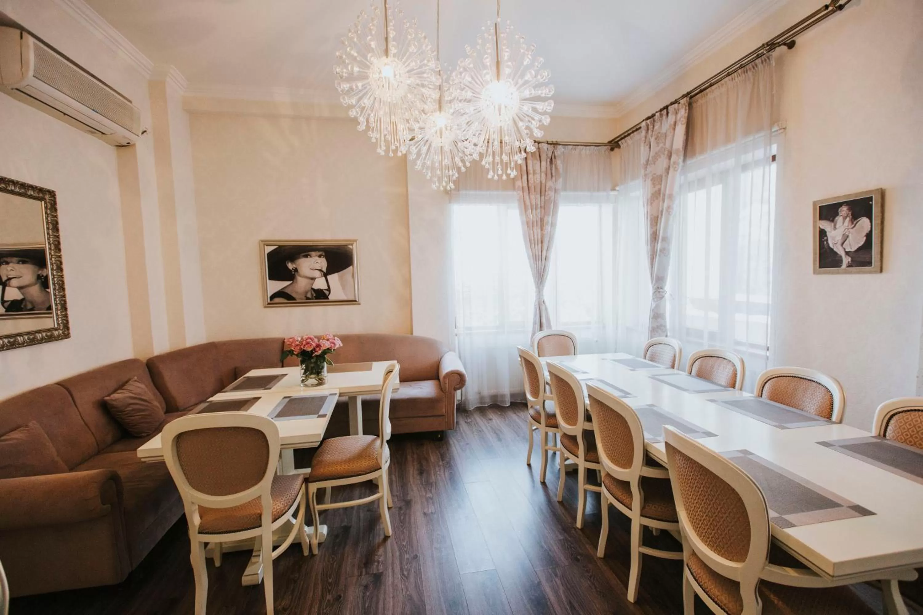 Restaurant/places to eat in Carol Boutique - Vila Cornelia