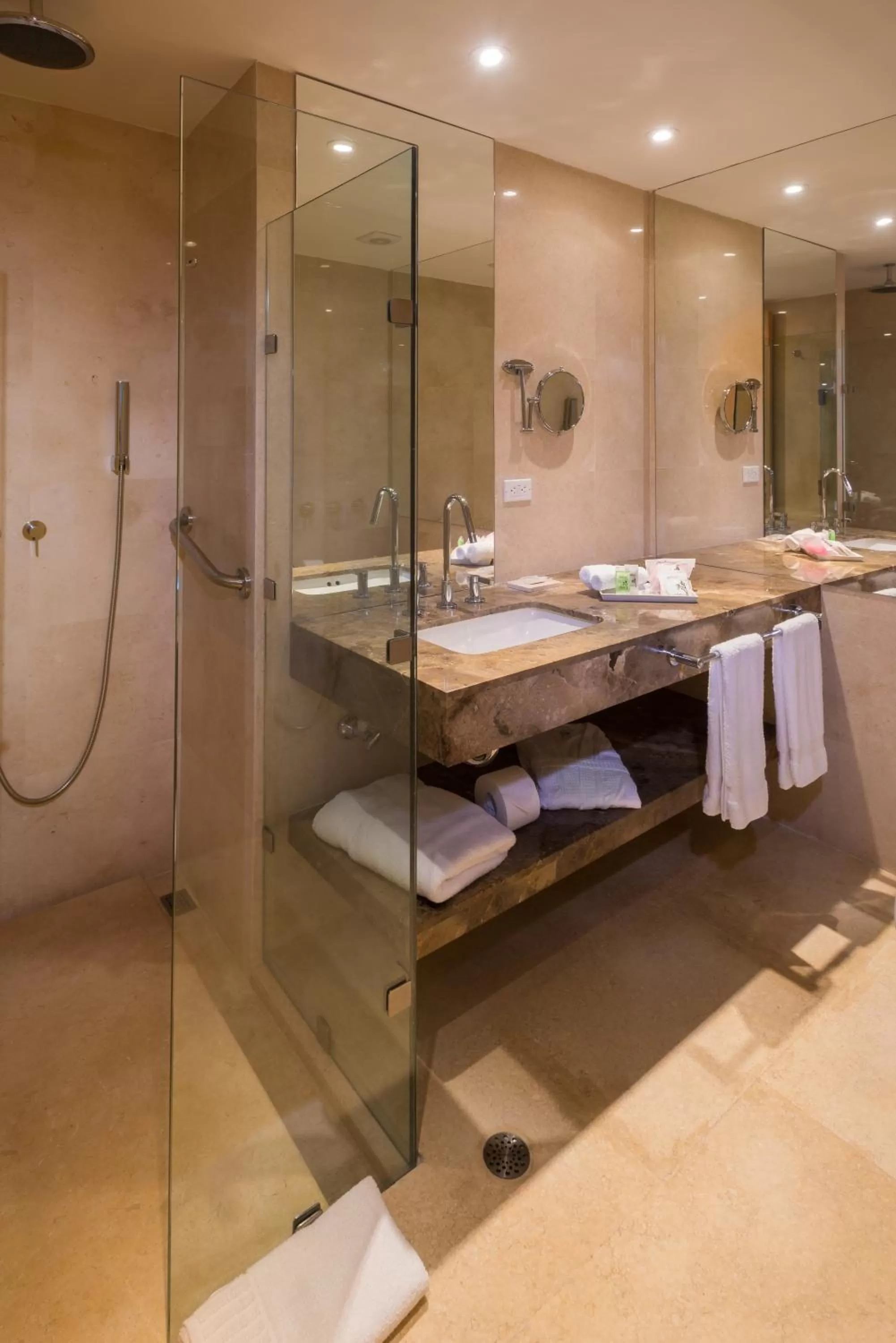 Bathroom in Radisson Cartagena Ocean Pavillion Hotel