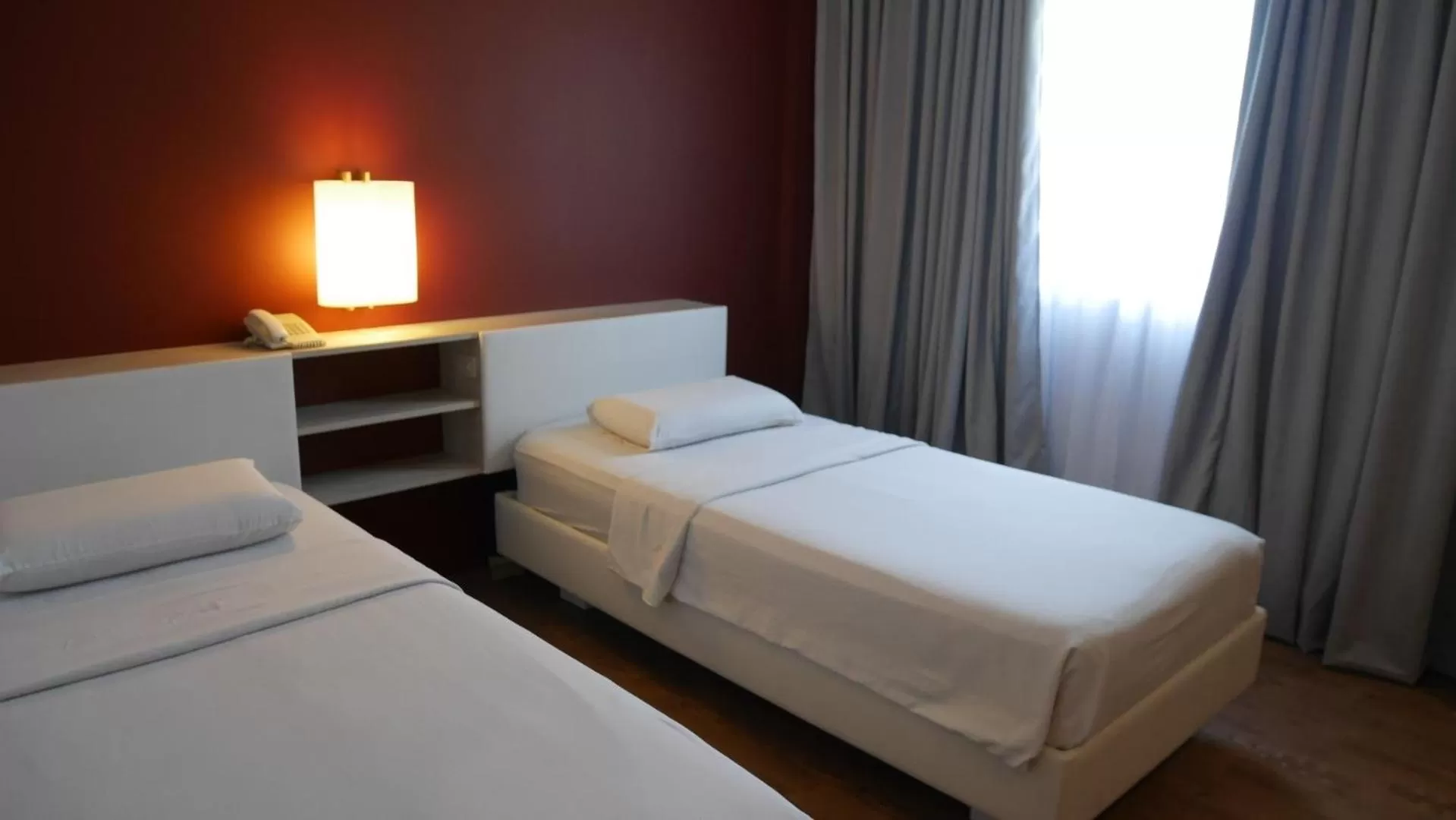 Bed in Circle Inn Hotel and Suites Bacolod