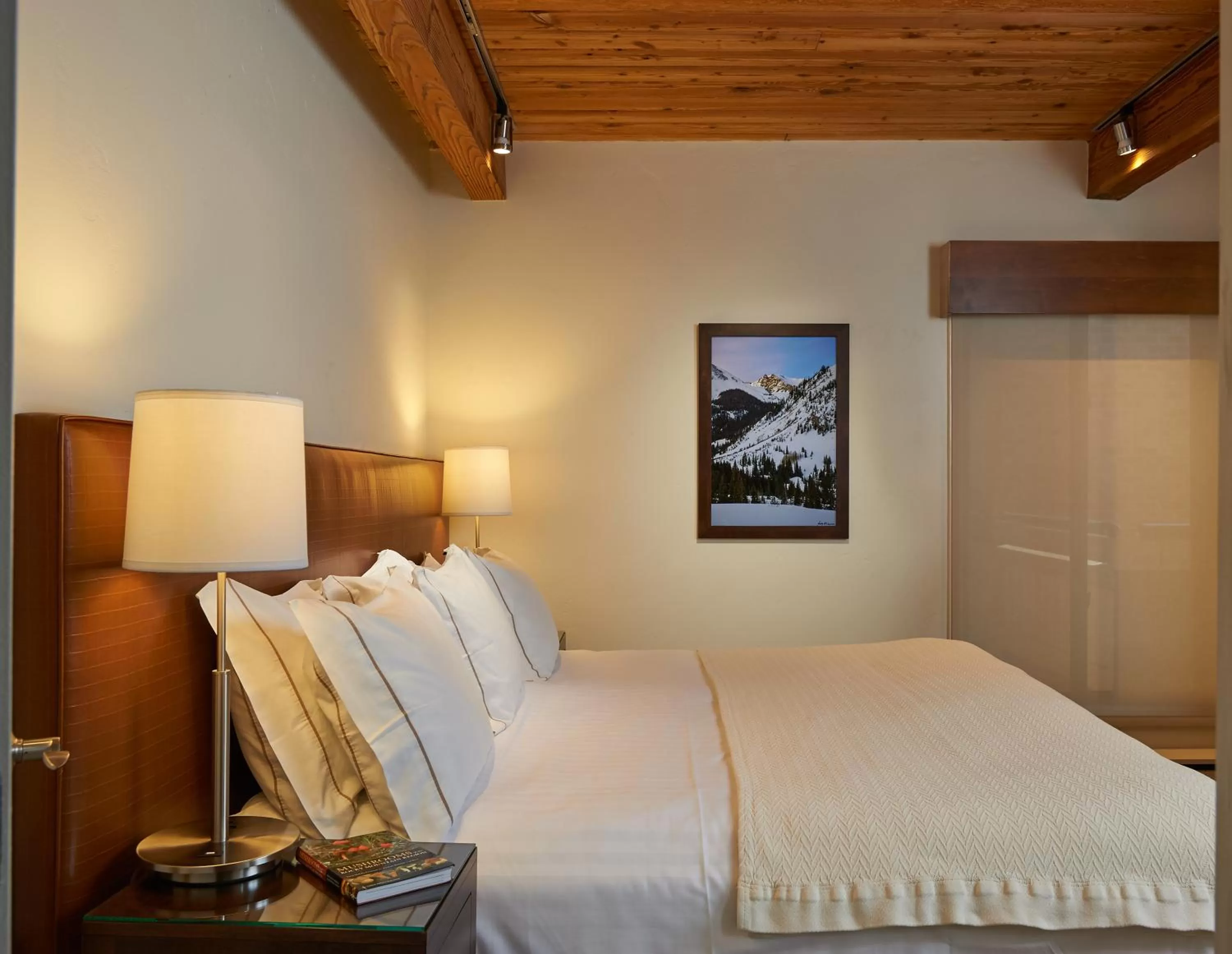 Bed in Aspen Square Condominium Hotel