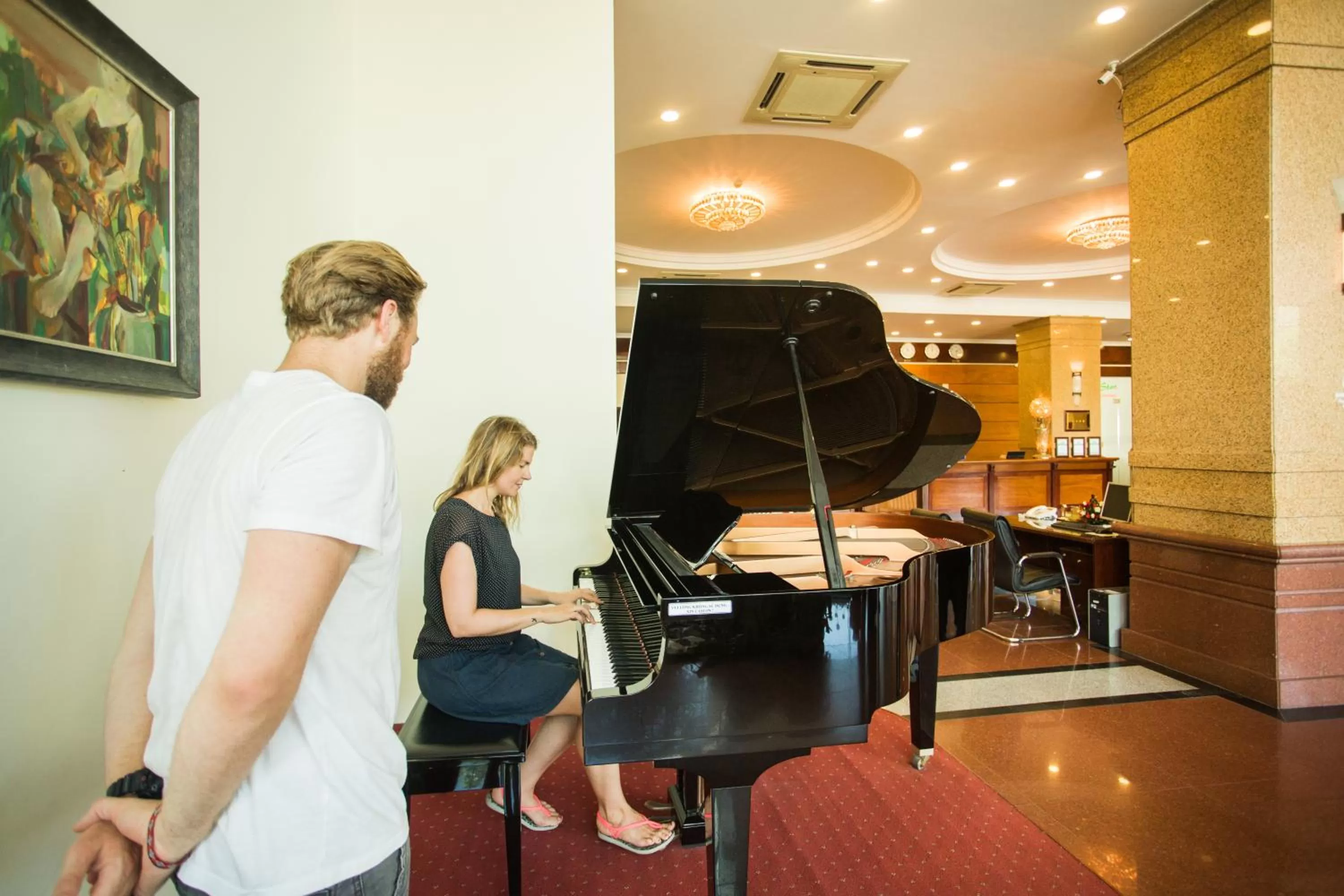 Communal lounge/ TV room in Seagull Hotel