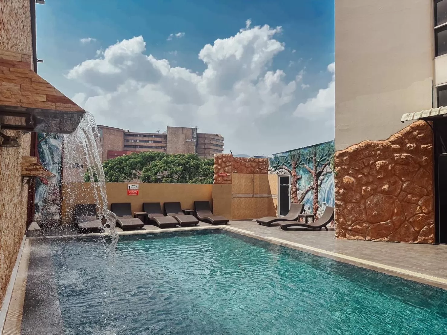 Day in Hotel De Khuvieng