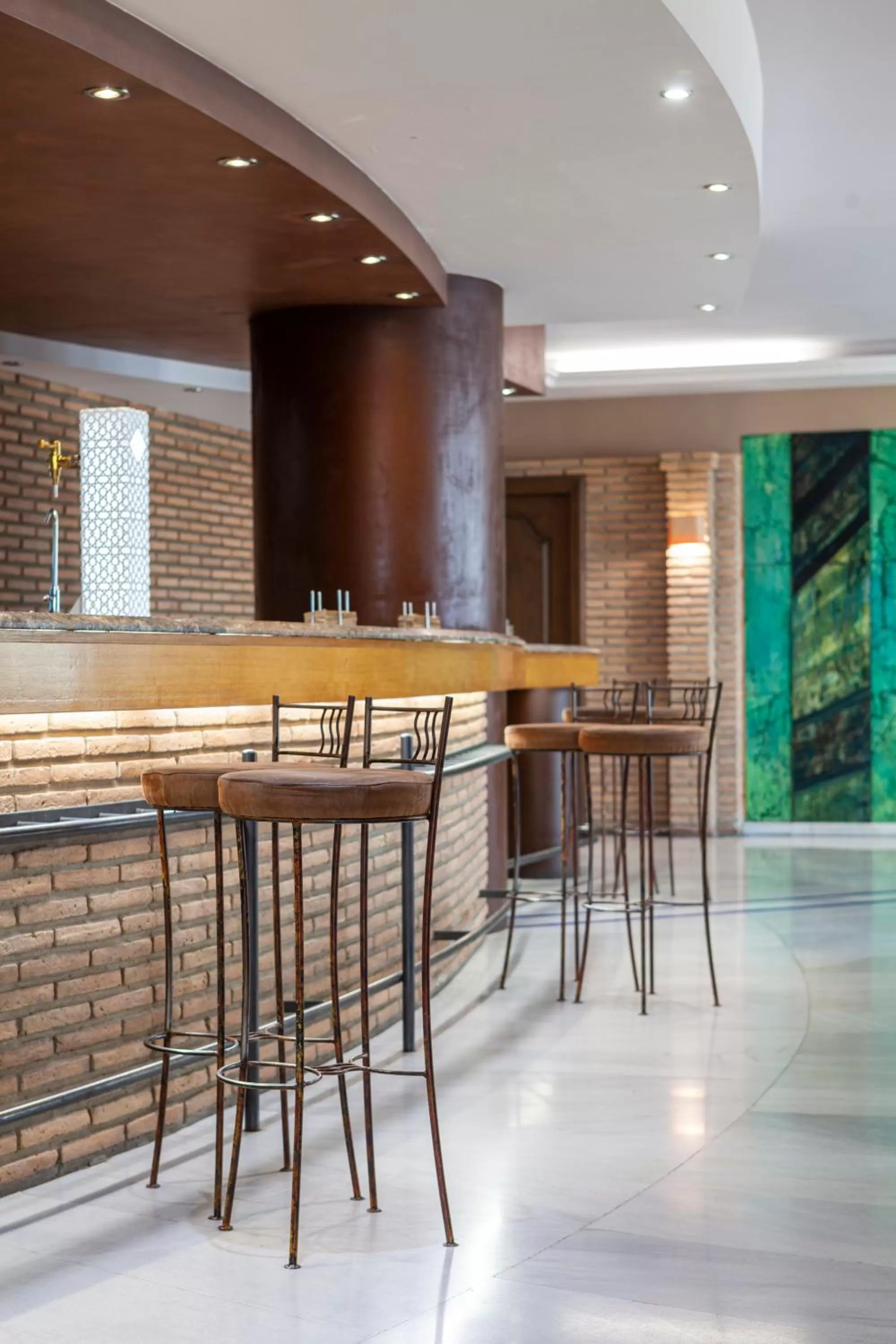 Restaurant/places to eat in Hotel Macià Alfaros