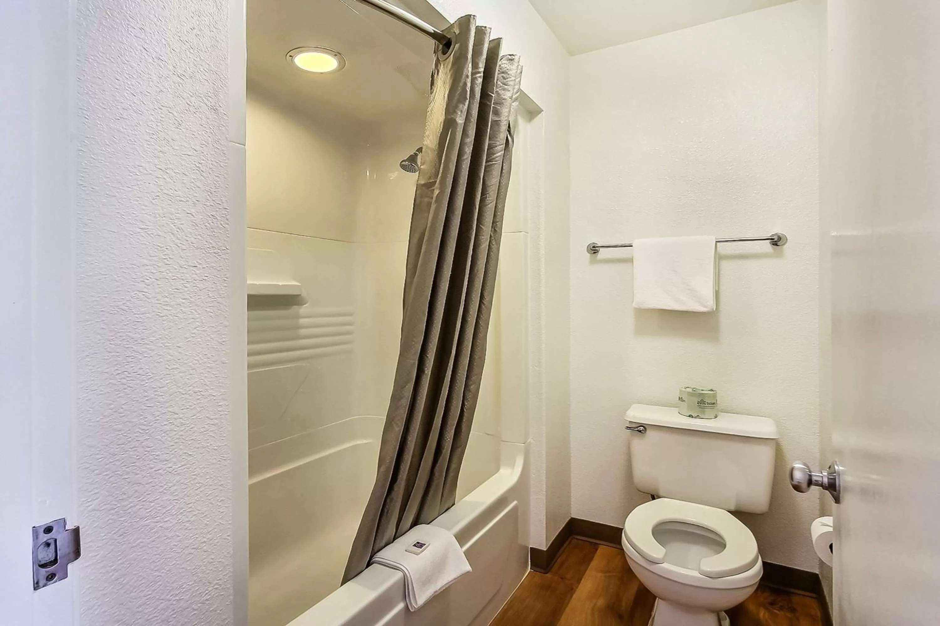 Bathroom in Motel 6-Sunnyvale, CA - South