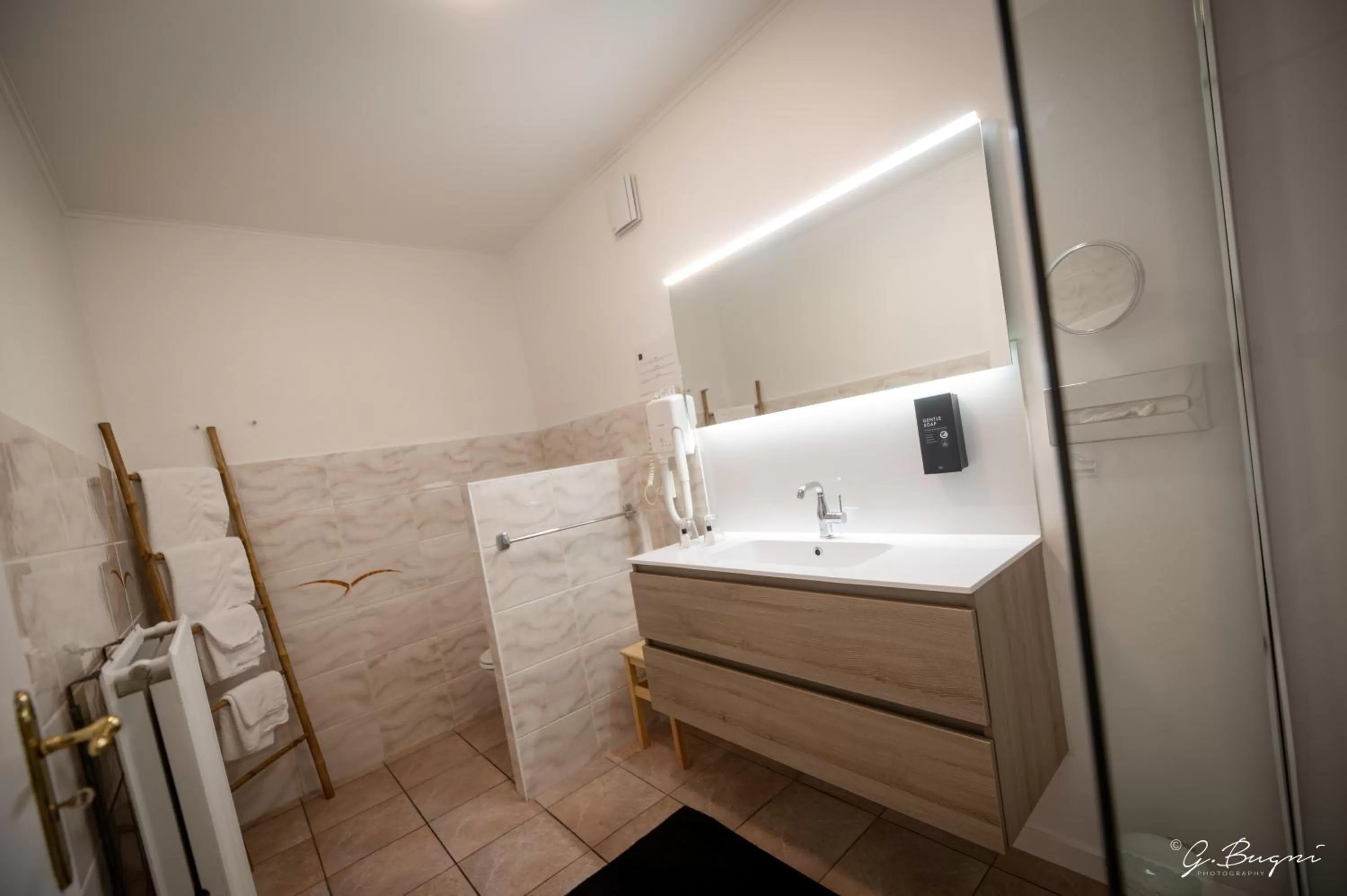 La Reine Hôtel & Restaurant