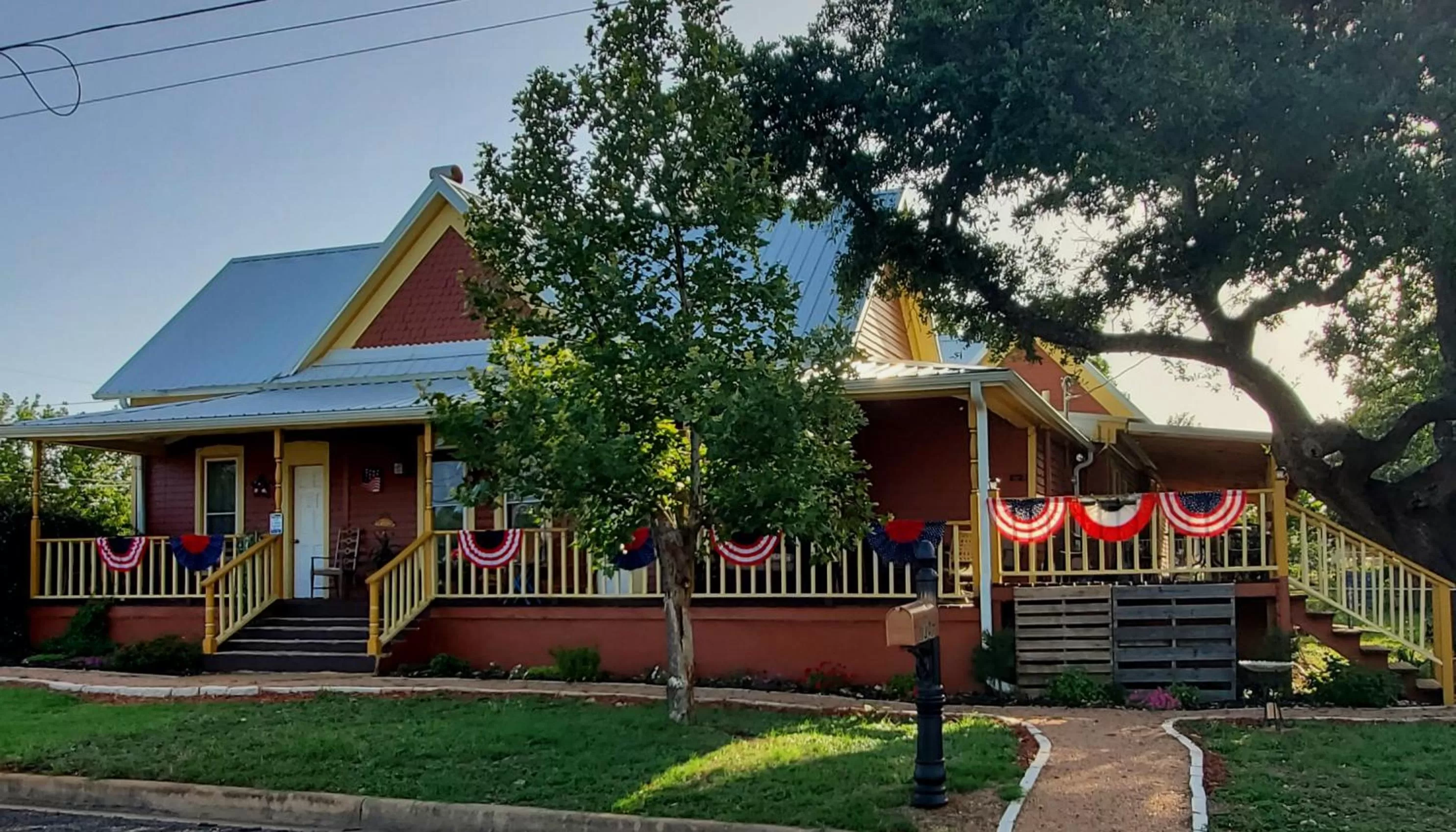 Facade/entrance in 1890 Karcher Haus