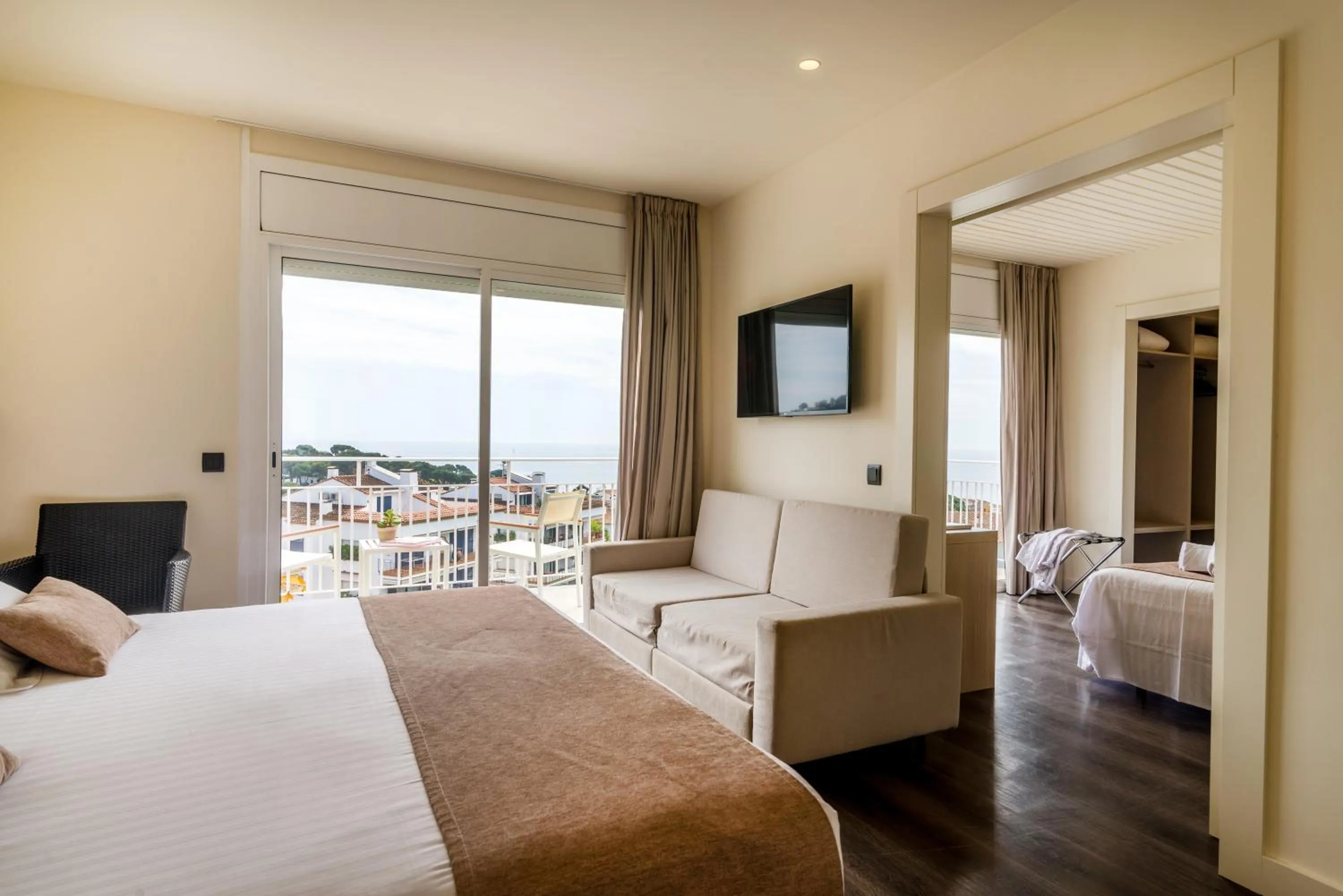 Deluxe Double Room with Balcony and Sea View in Hotel Alga