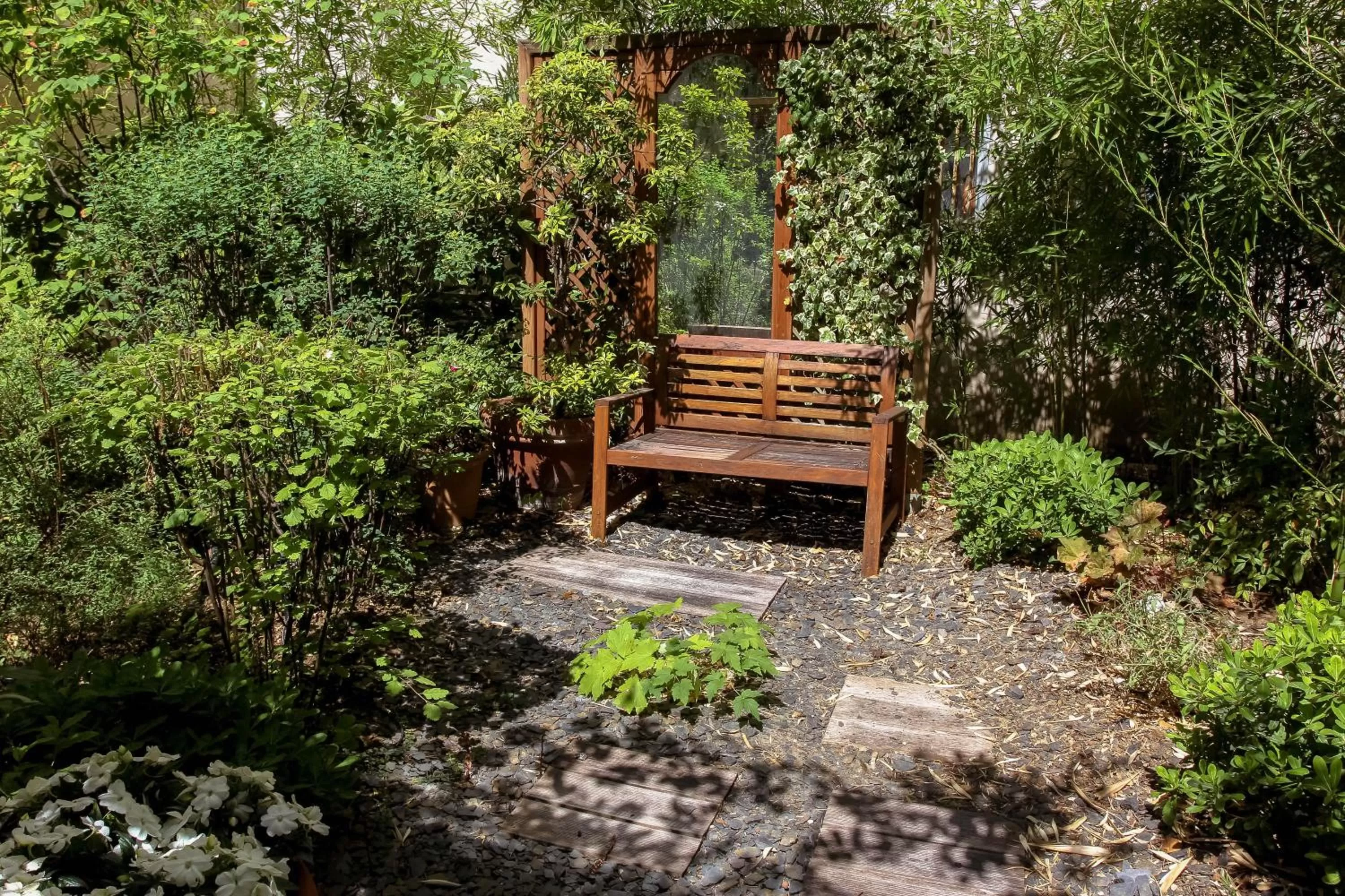 Patio in Hotel Paris Louis Blanc