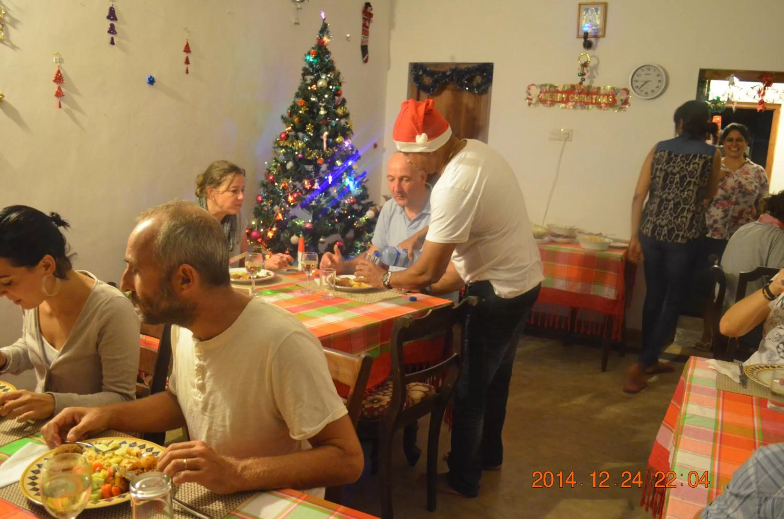 Food and drinks in Little Paradise Tourist Guest House and Holiday Home