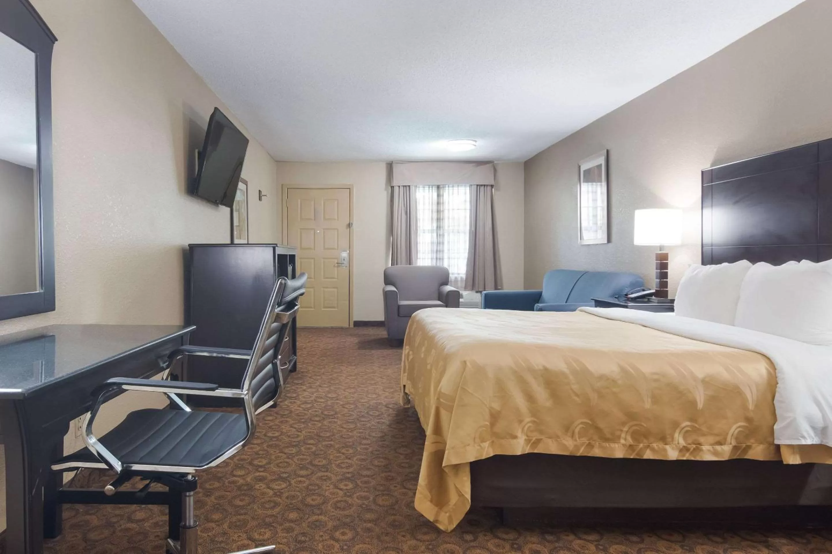 Bedroom, Bed in Quality Inn Magnolia