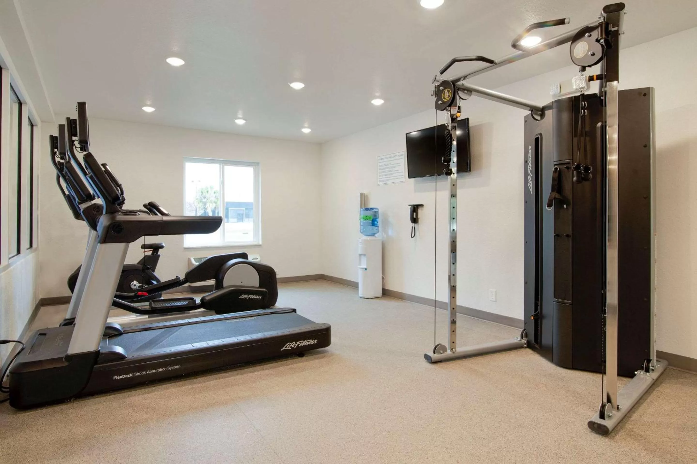 Fitness centre/facilities in WoodSpring Suites Brunswick