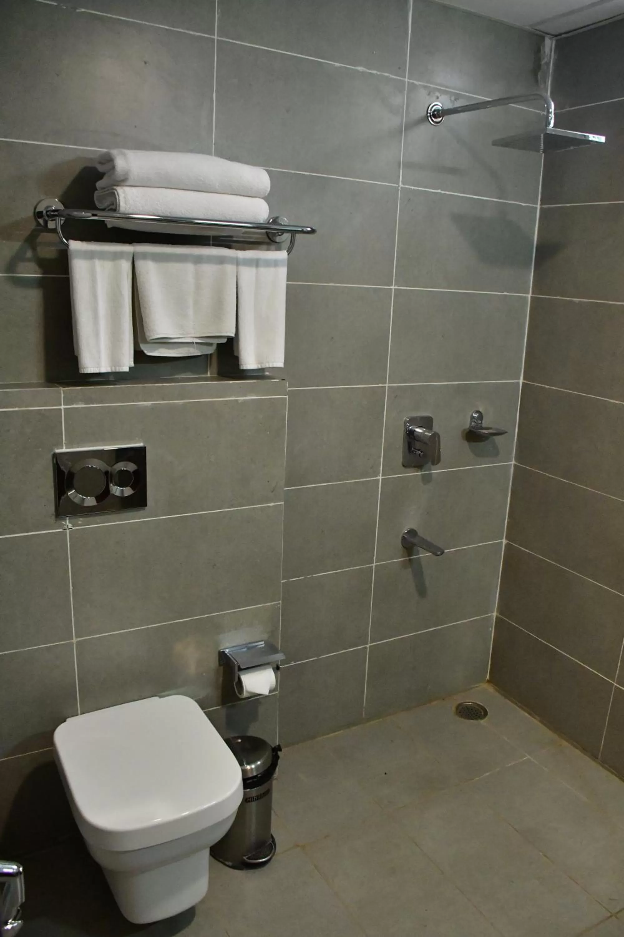 Bathroom in Hotel Yatharth Inn