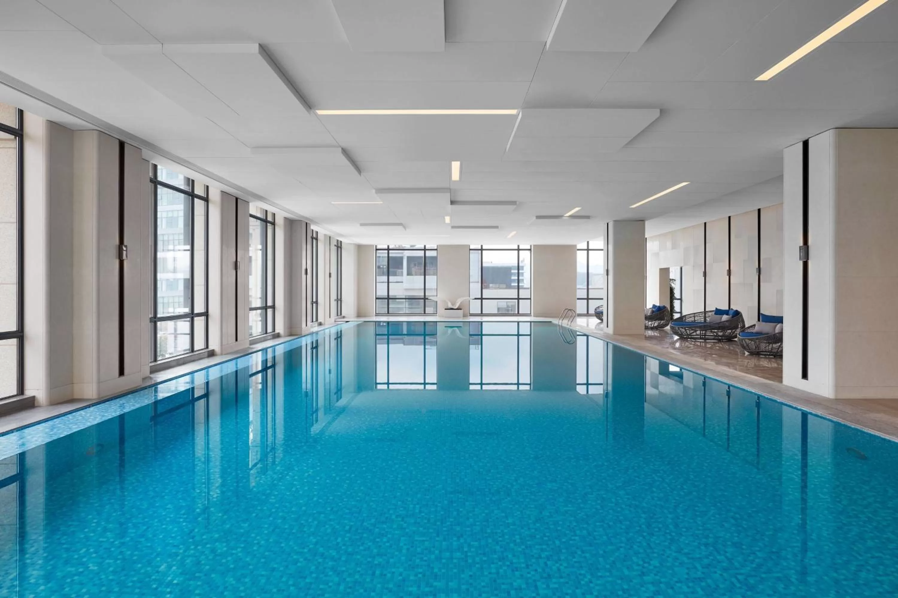 Swimming pool in Wenzhou Airport Marriott Hotel