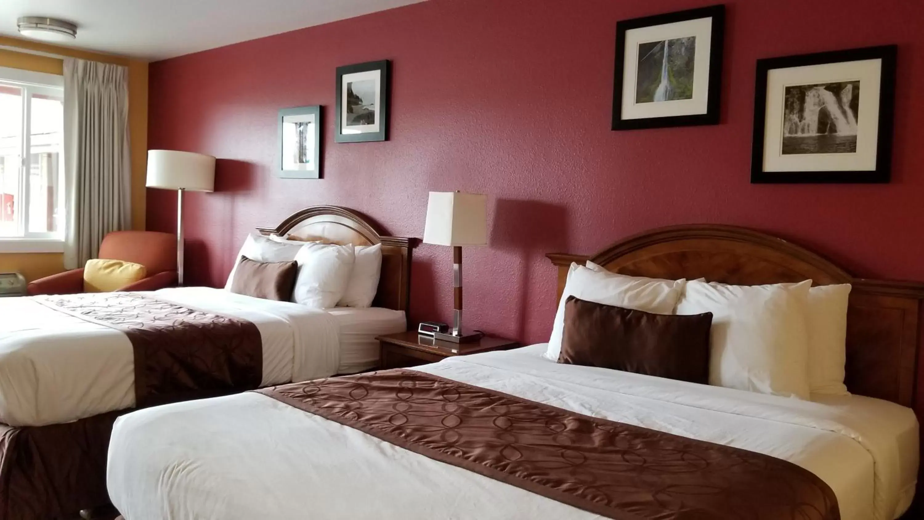 Queen Room in Forks Motel Queen Room in Forks Motel