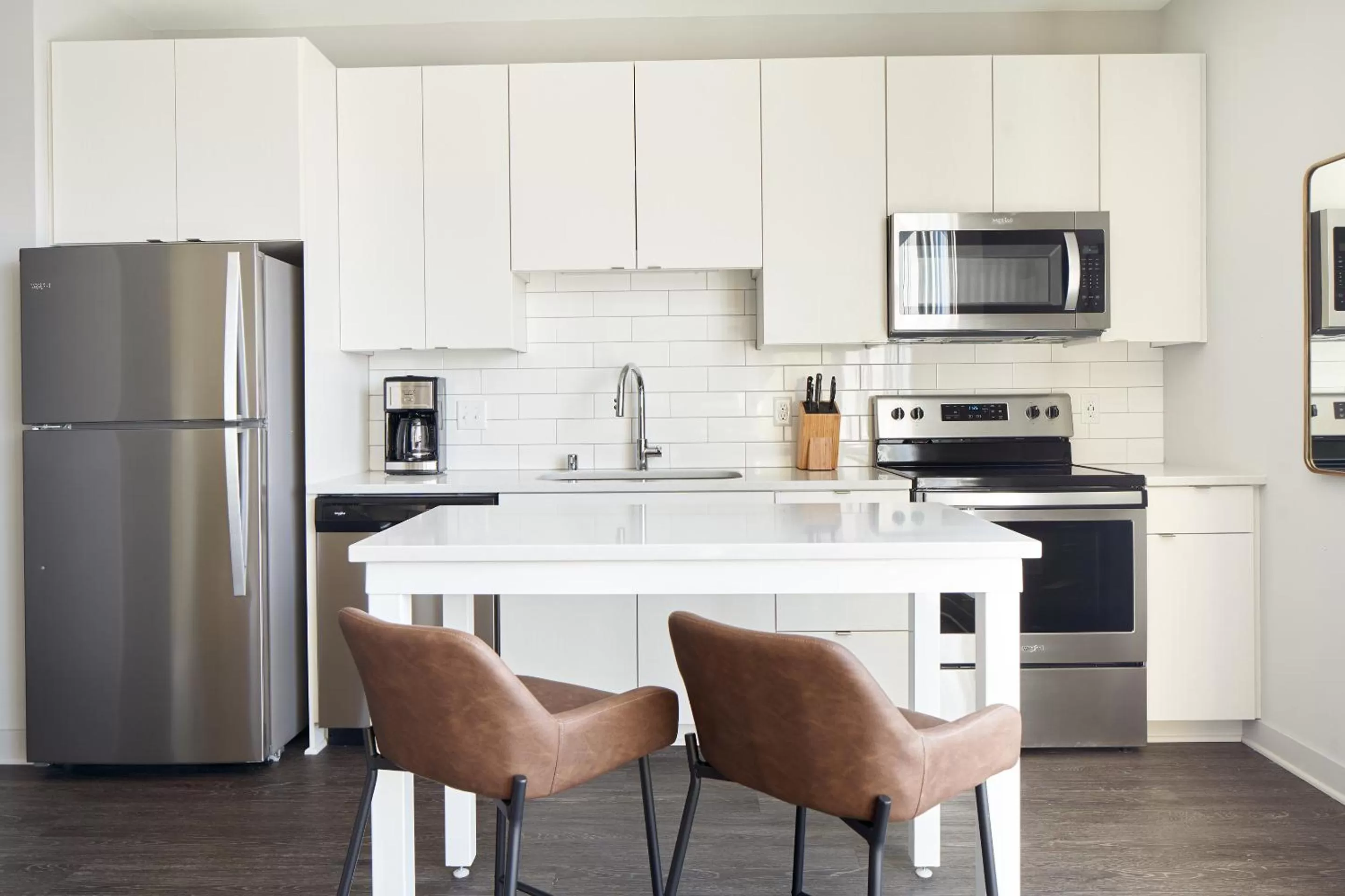 Living room, Kitchen/Kitchenette in Sonder at LUNA