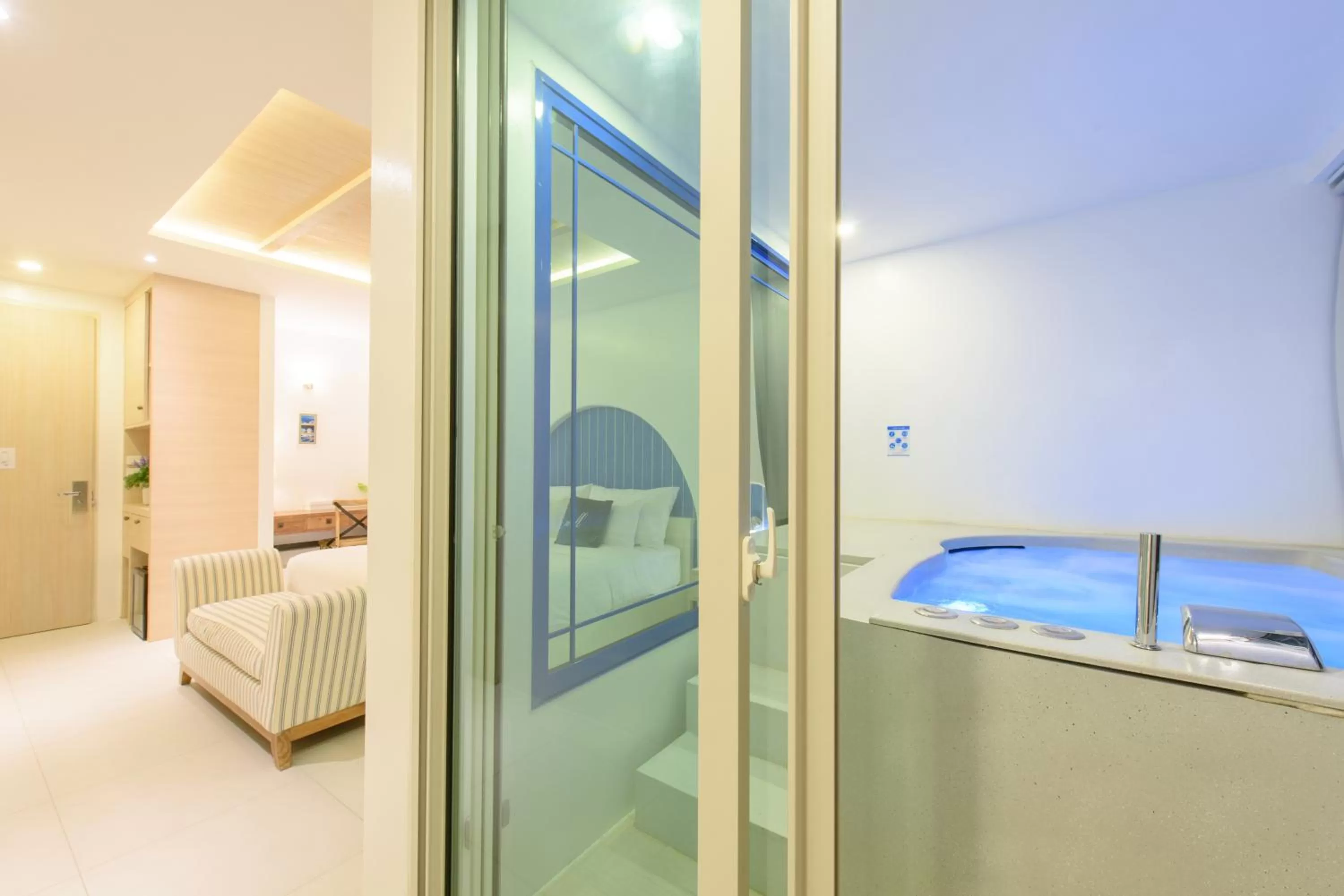 Balcony/Terrace, Bed in Costa Village Bangsaray