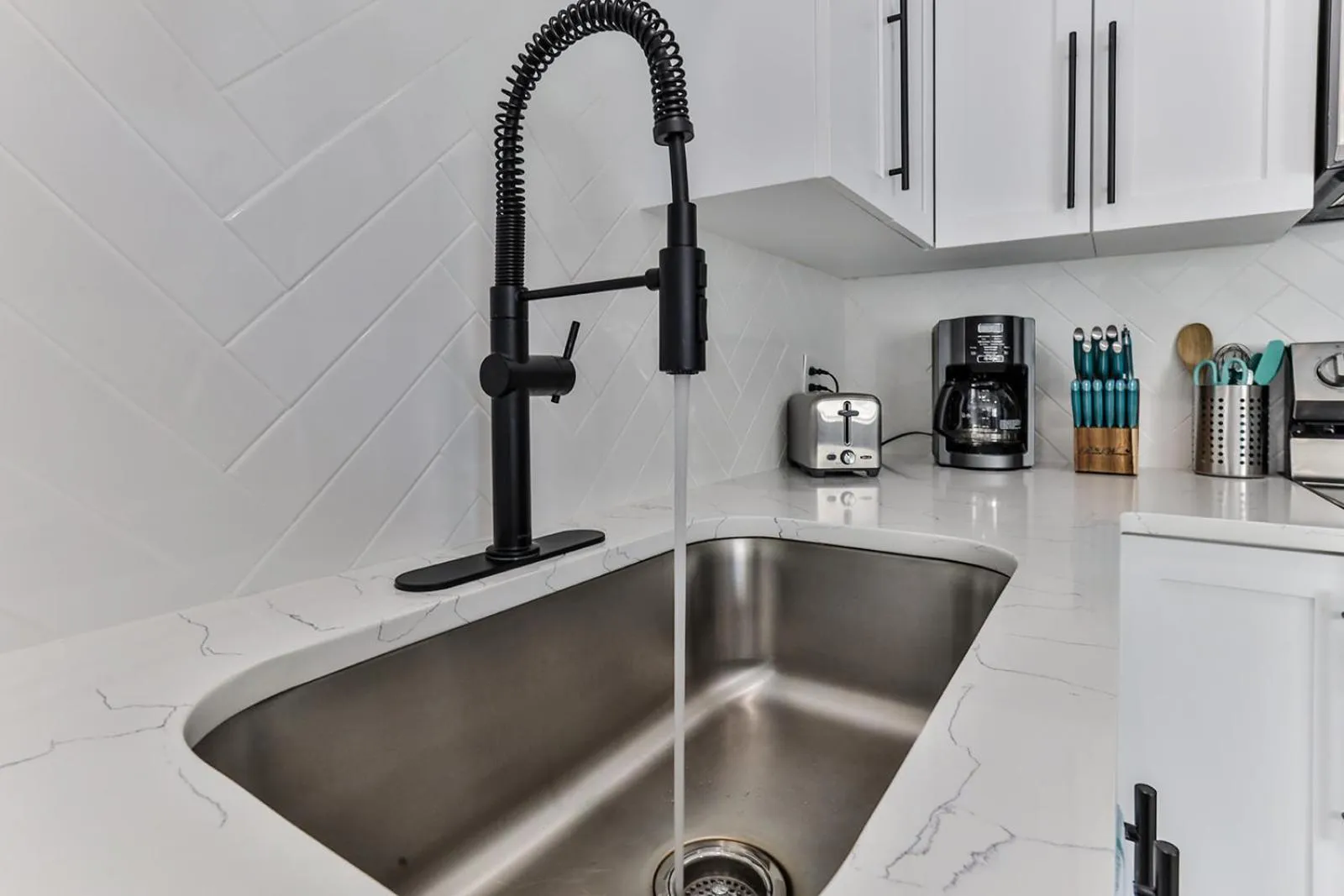 Kitchen or kitchenette in Coastal Waters