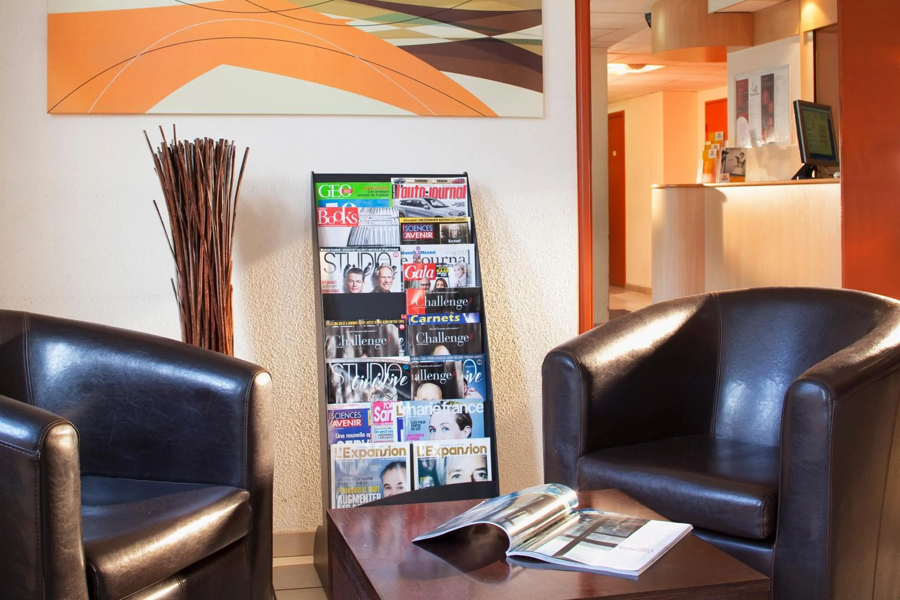 Lounge or bar in Premiere Classe Le Blanc Mesnil