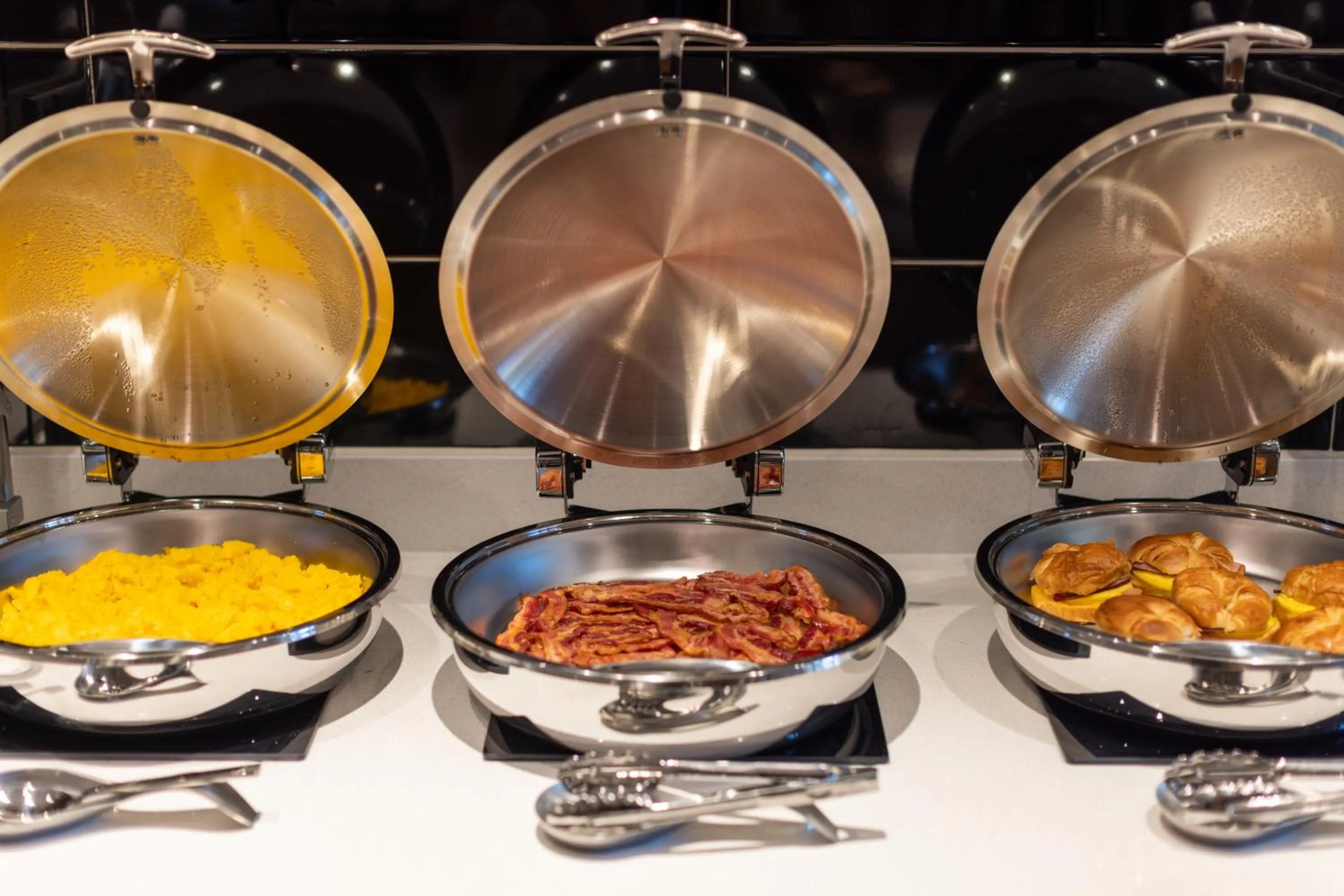 Buffet breakfast in SpringHill Suites by Marriott Tucson at The Bridges