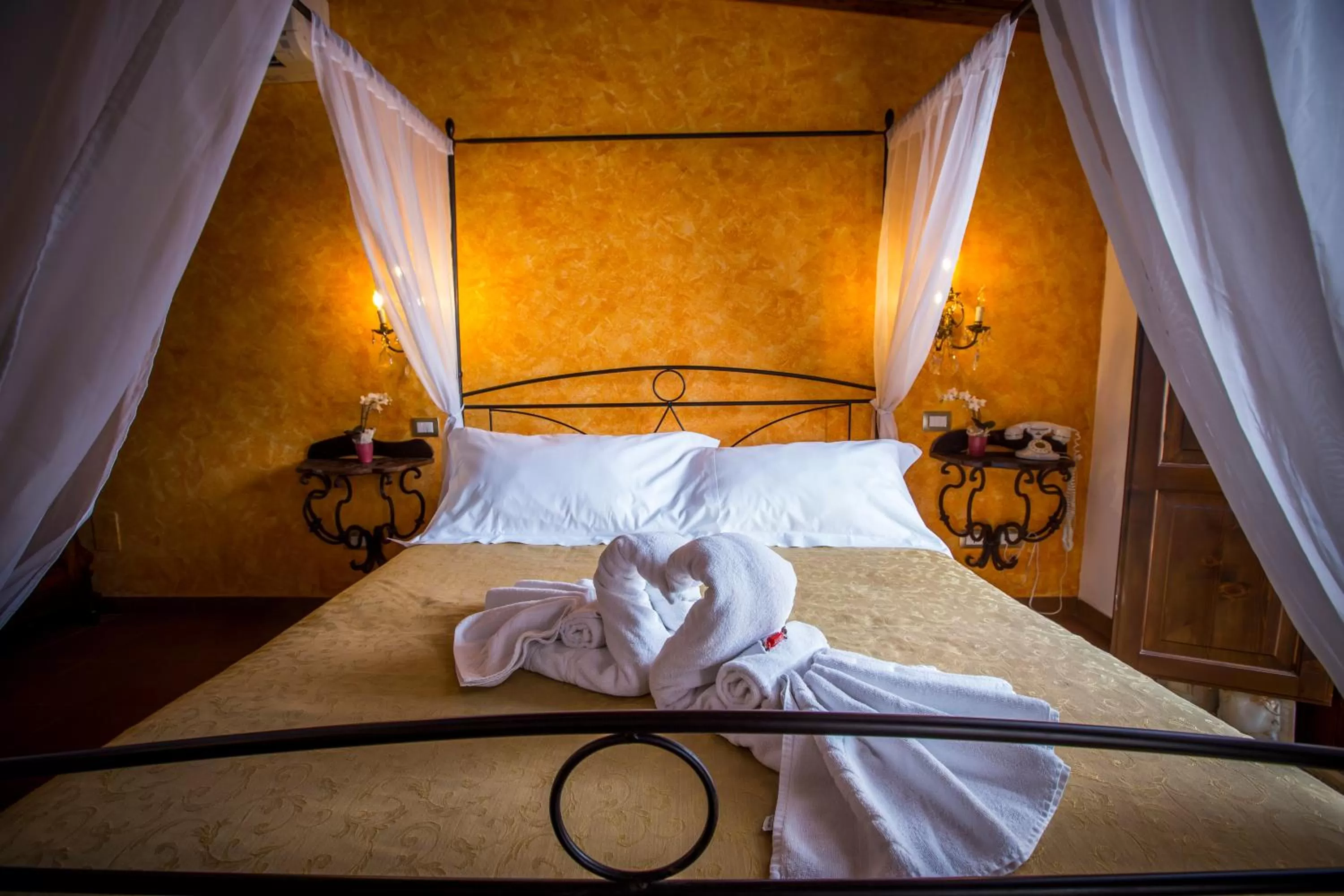 Spring, Bed in Palazzo Giunta - Porta Marina Ortigia