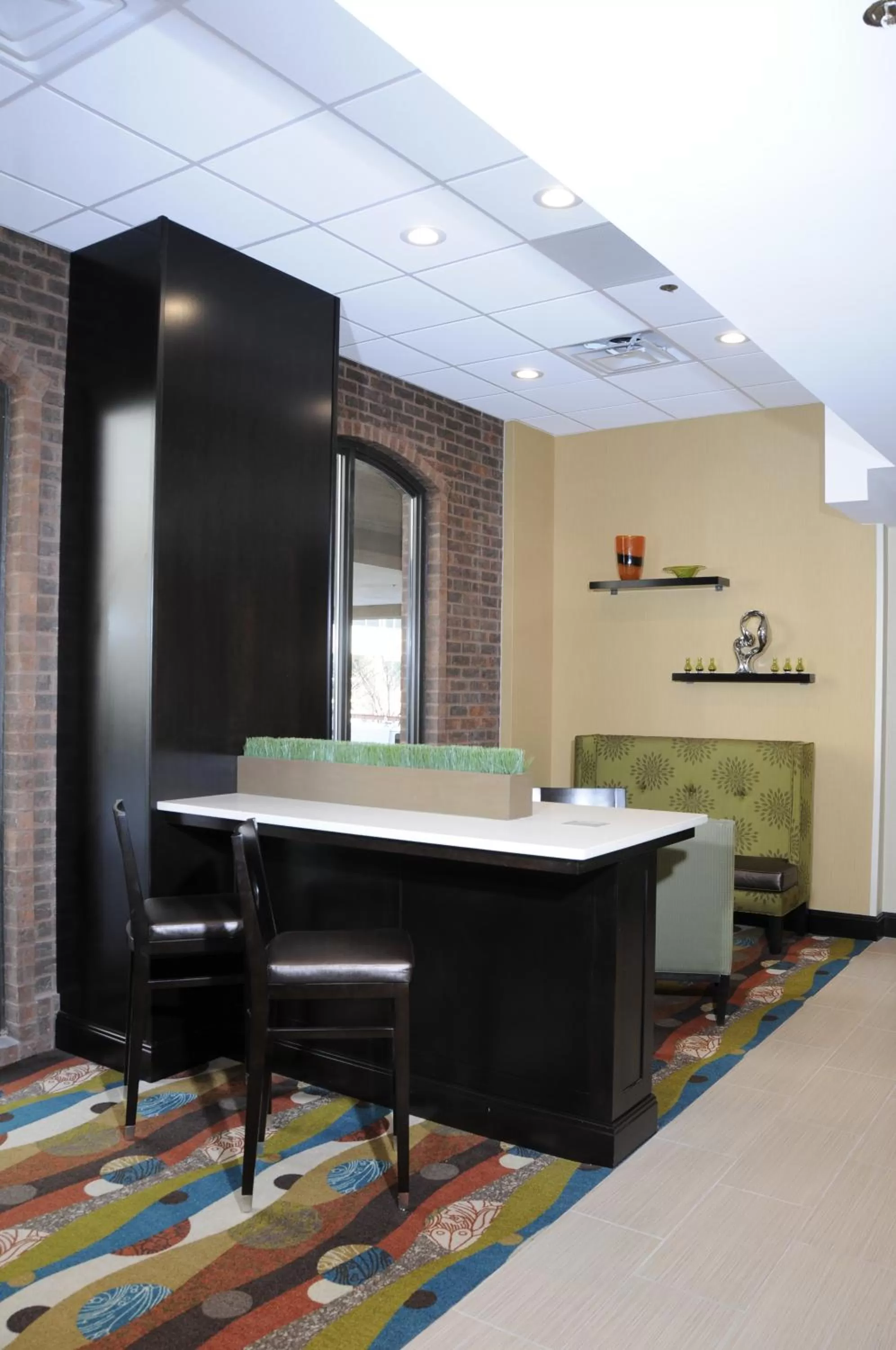 Communal lounge/ TV room in Days Inn by Wyndham Baltimore Inner Harbor