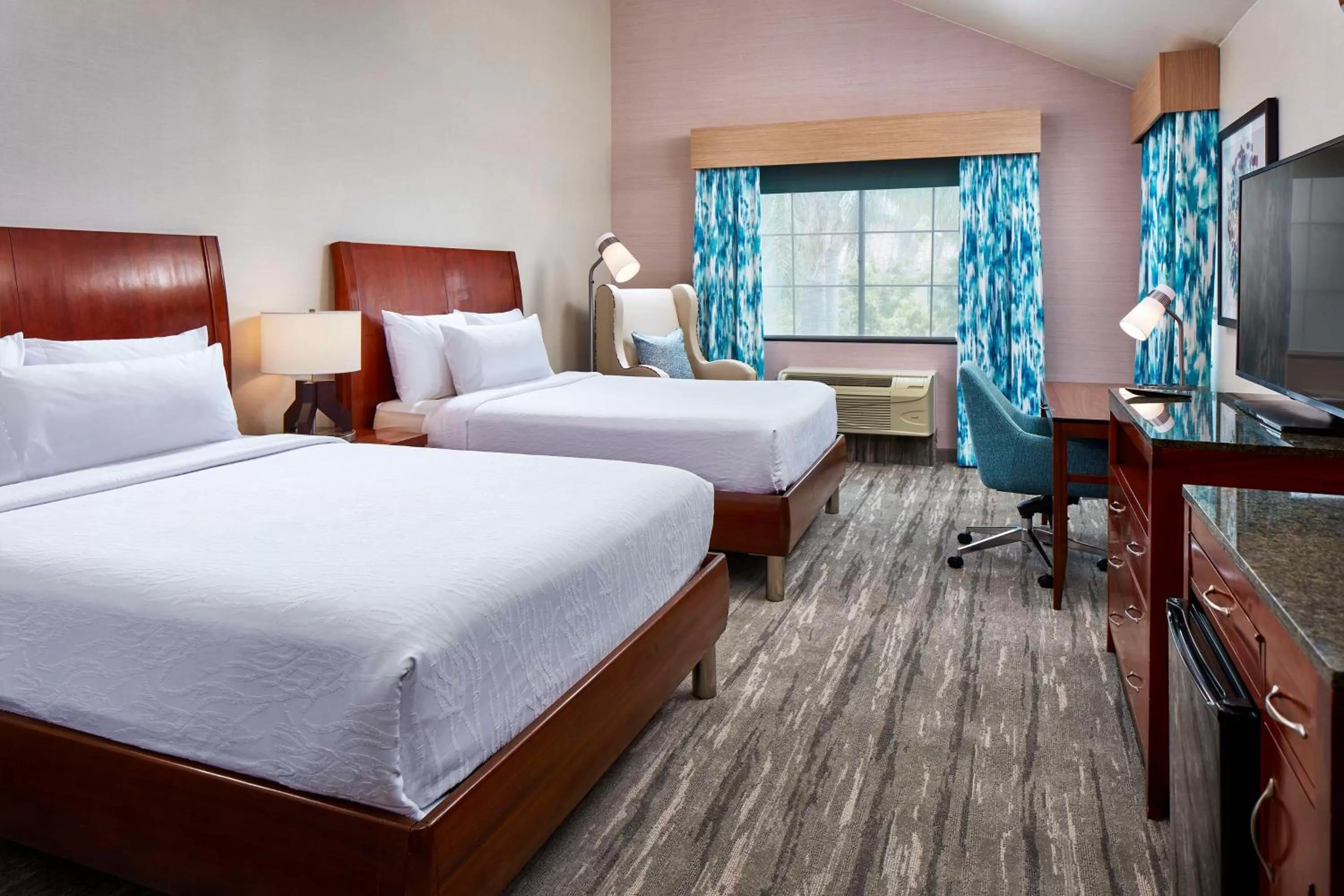 Bedroom, Bed in Hilton Garden Inn Valencia Six Flags