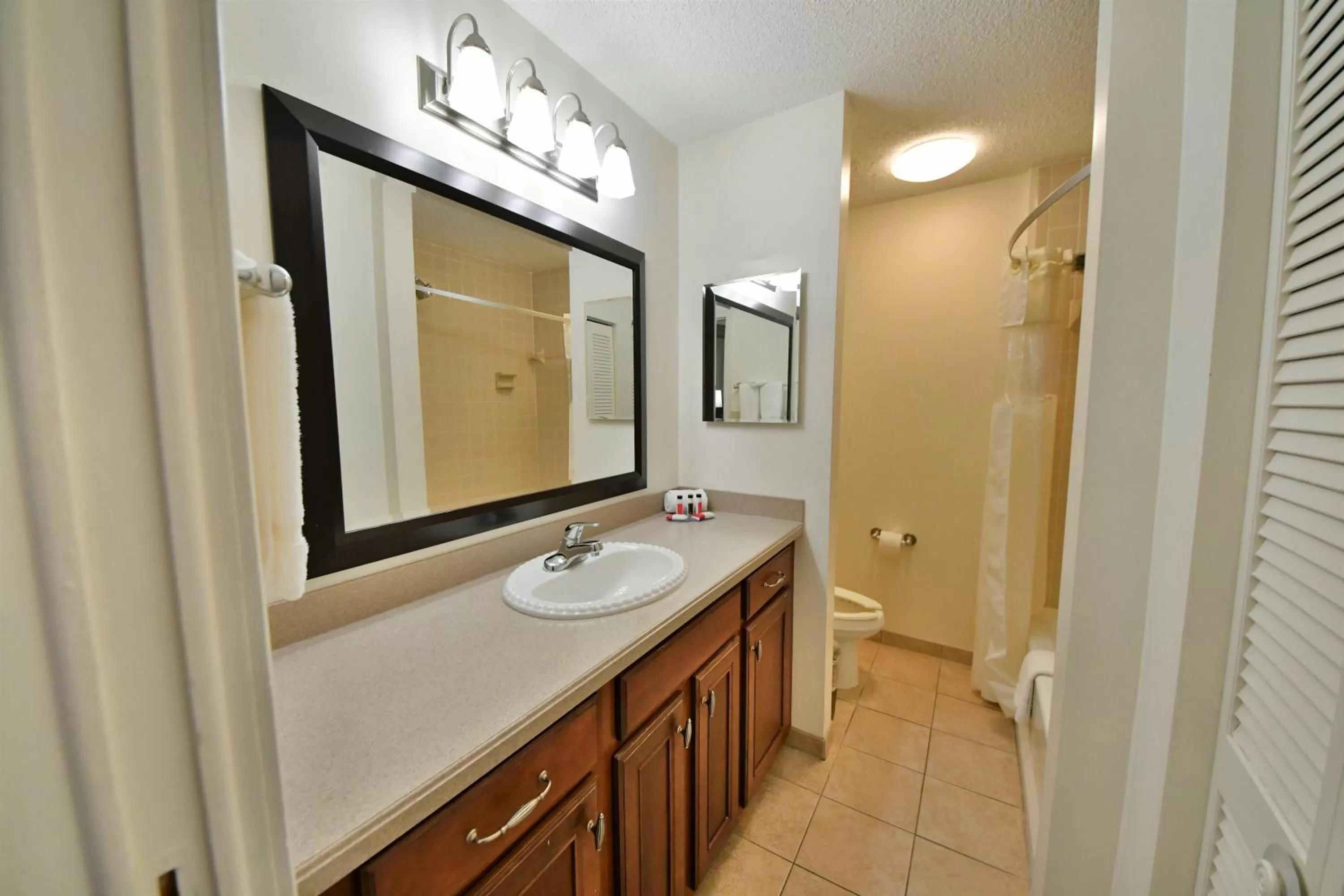 Bathroom in Ramada by Wyndham Jacksonville Hotel & Conference Center