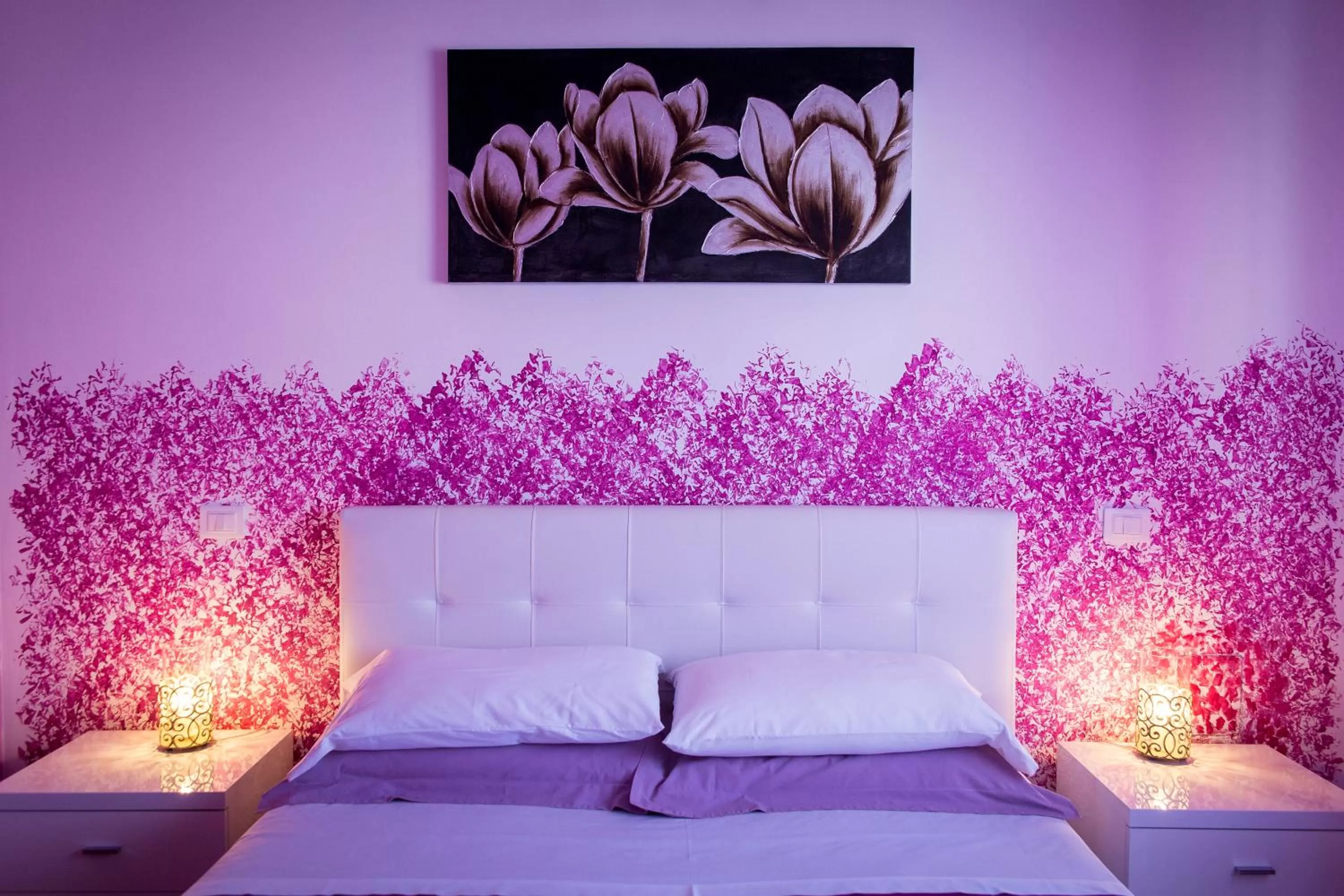 Photo of the whole room, Bed in Colors B&B