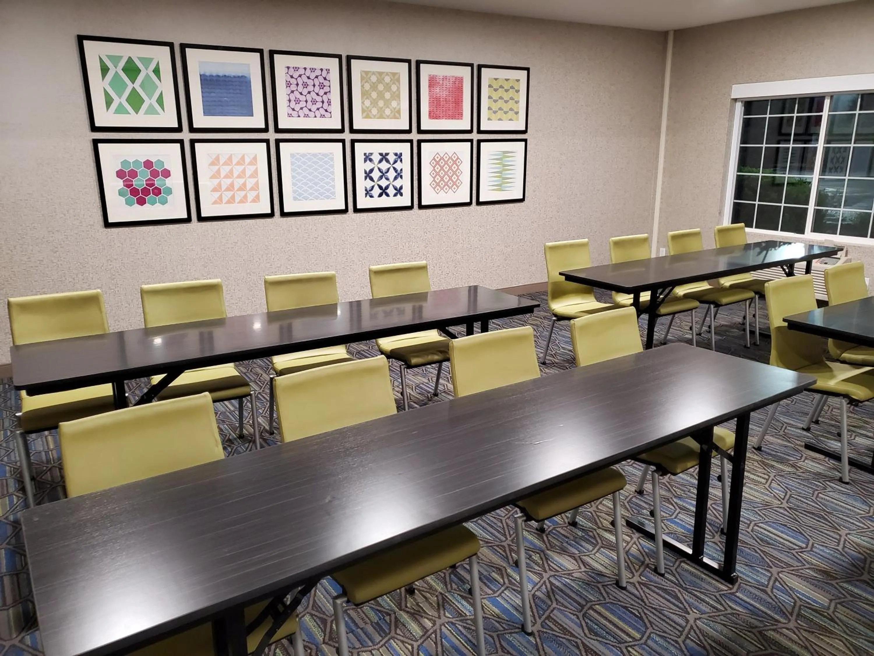 Meeting/conference room in Holiday Inn Express & Suites Lincoln City by IHG