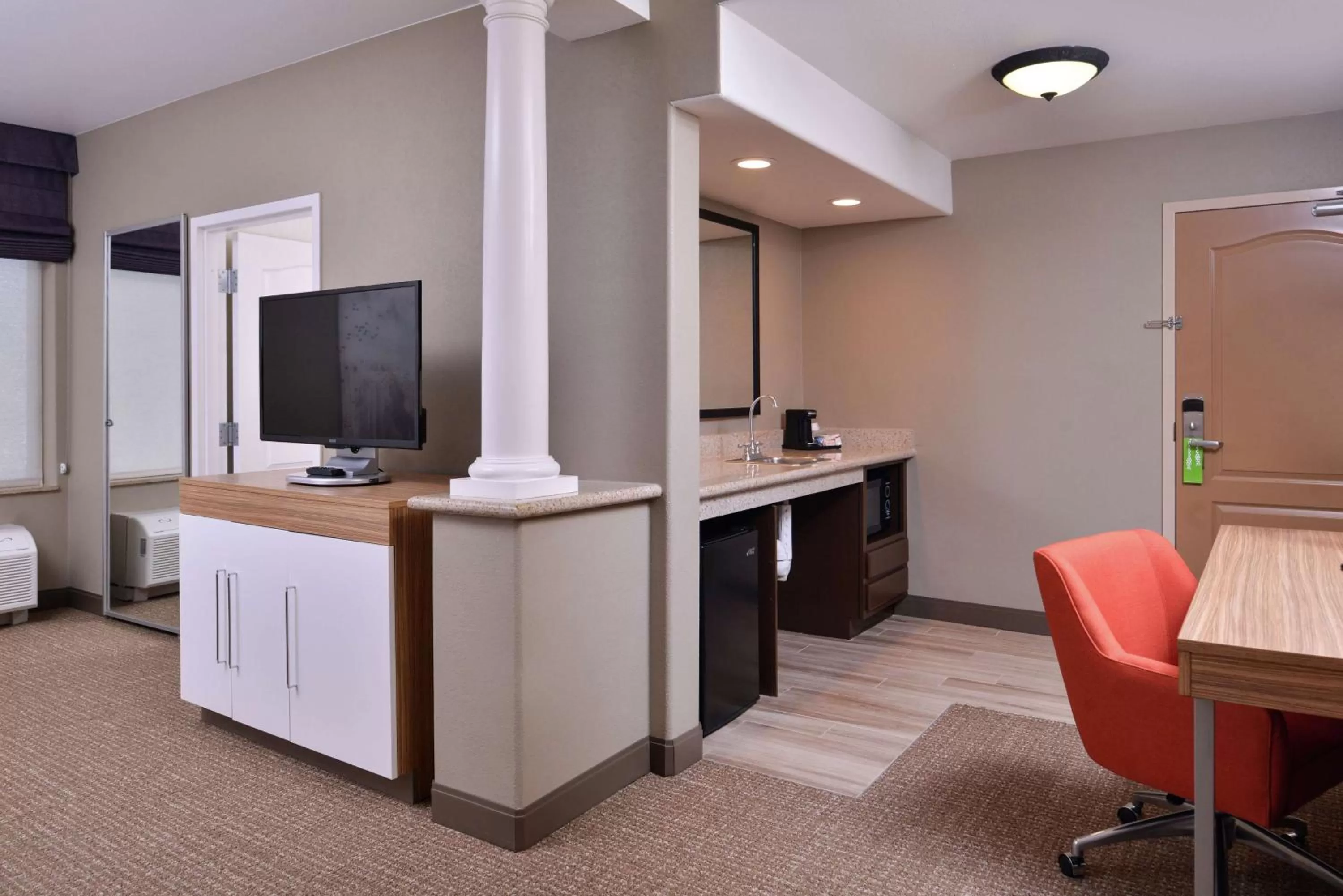 Bedroom in Hampton Inn & Suites Woodland-Sacramento Area