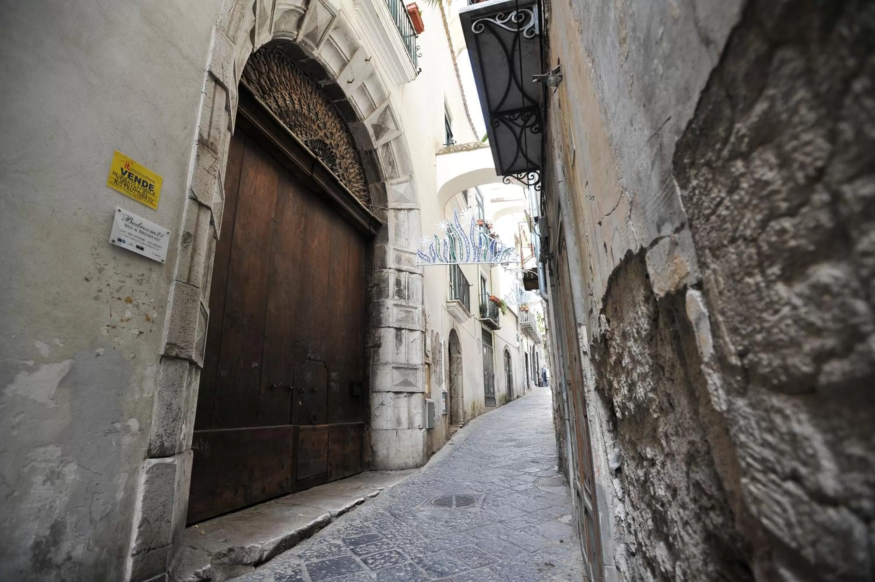 Property building in Monreal Rooms Salerno