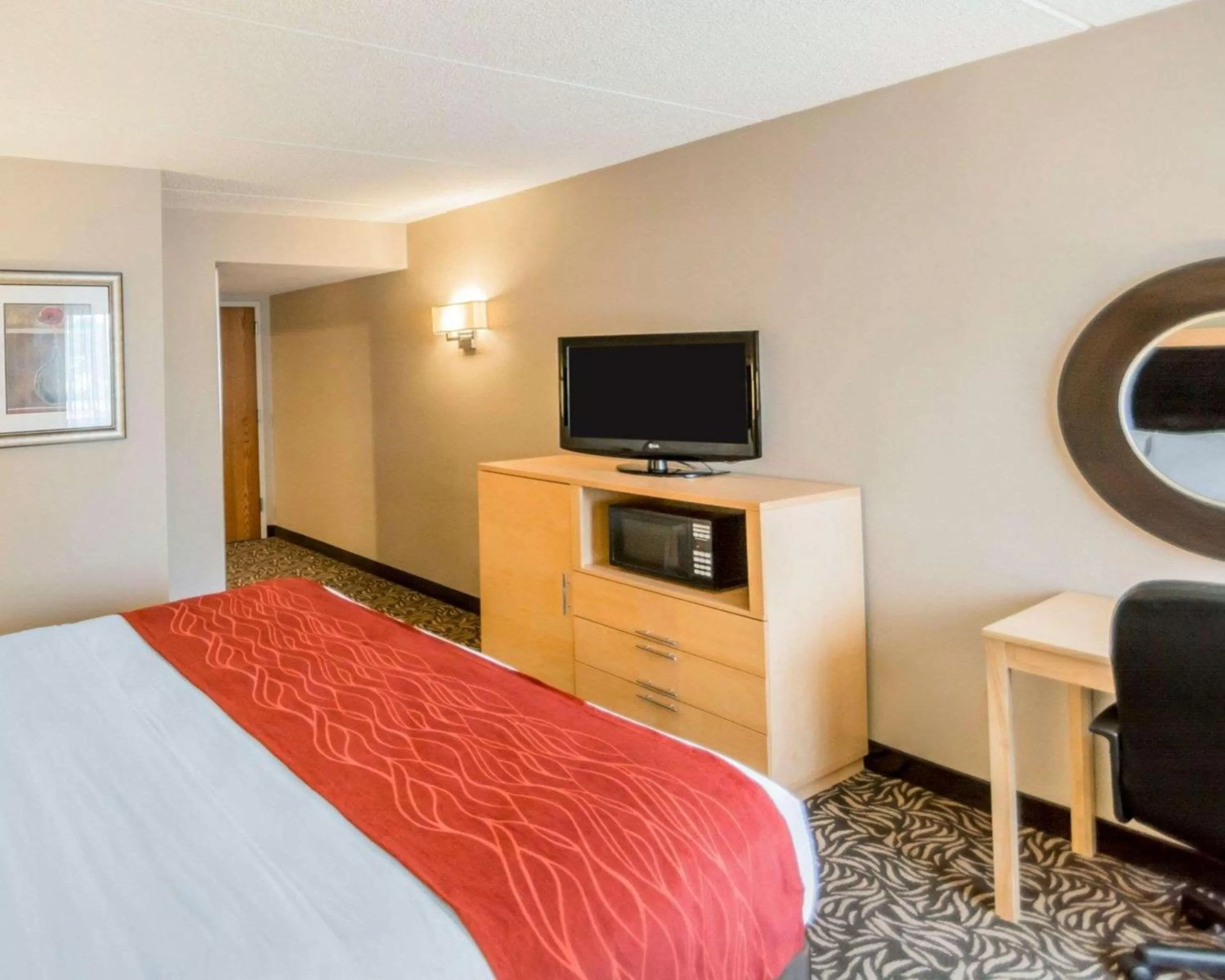 Photo of the whole room, Bed in Comfort Inn - NYS Fairgrounds