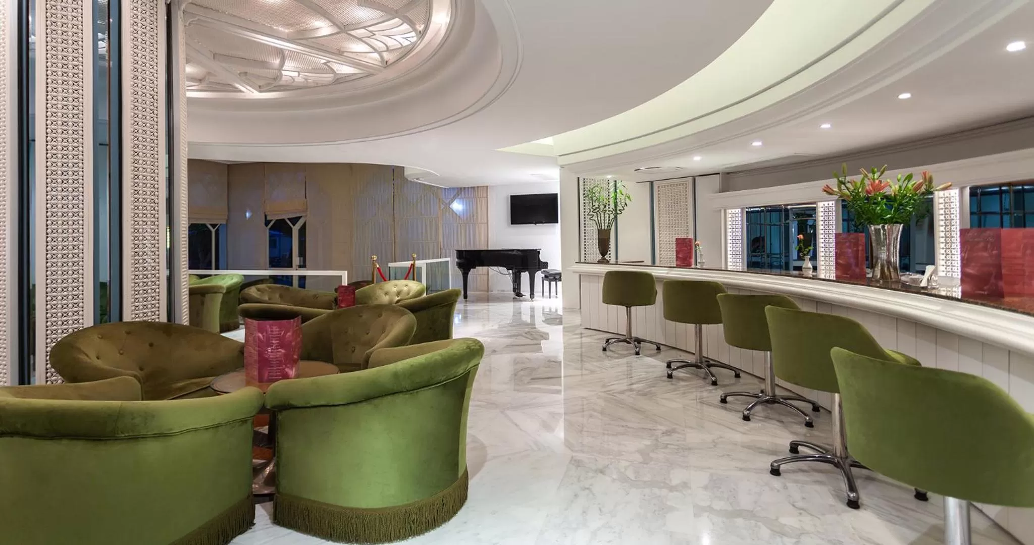 Lounge or bar in El Mouradi Palace- Couple et Famille uniquement