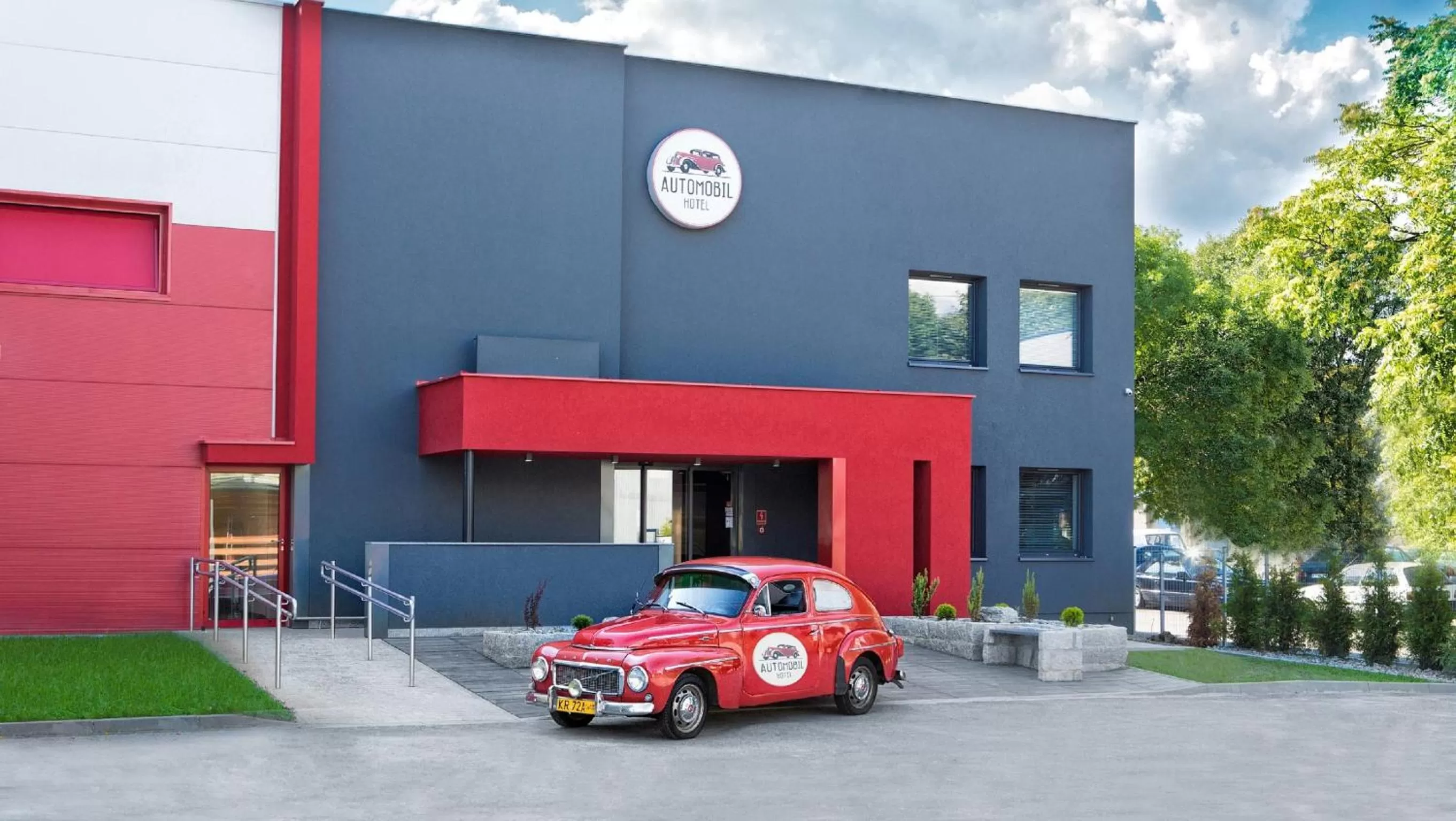 Facade/entrance in Automobil Hotel