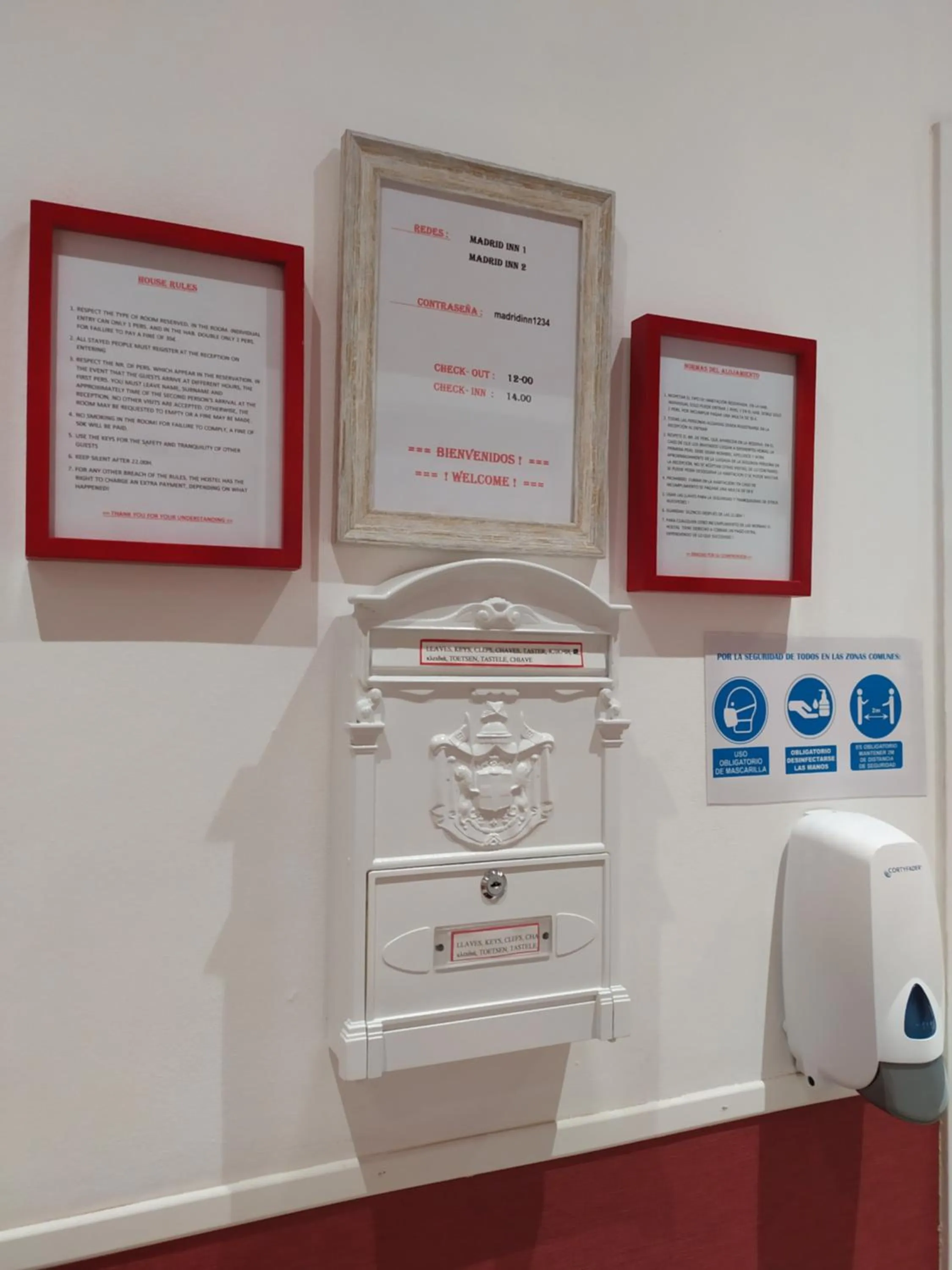 Logo/Certificate/Sign in Hostal Inn Madrid