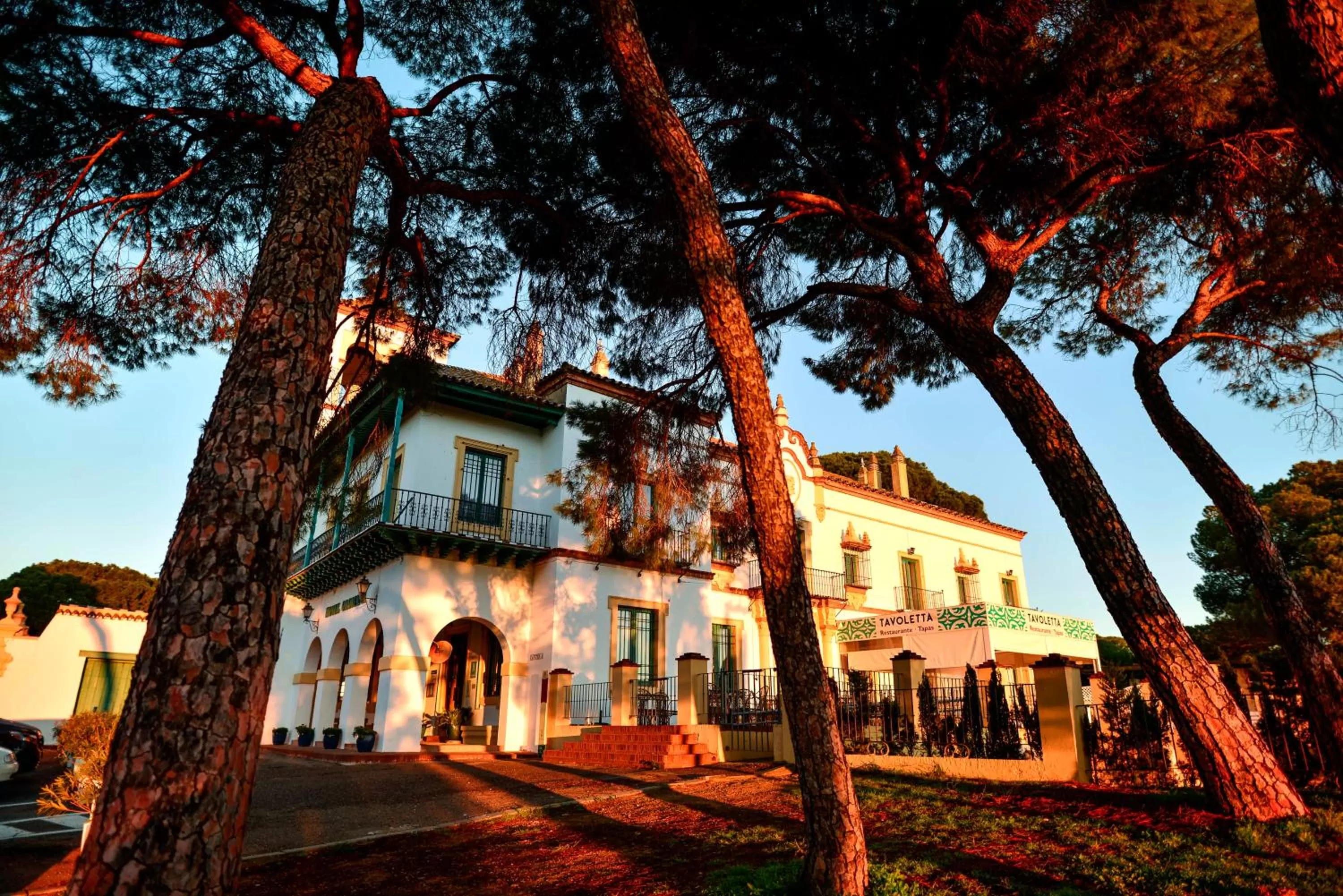 Facade/entrance in Hotel Oromana