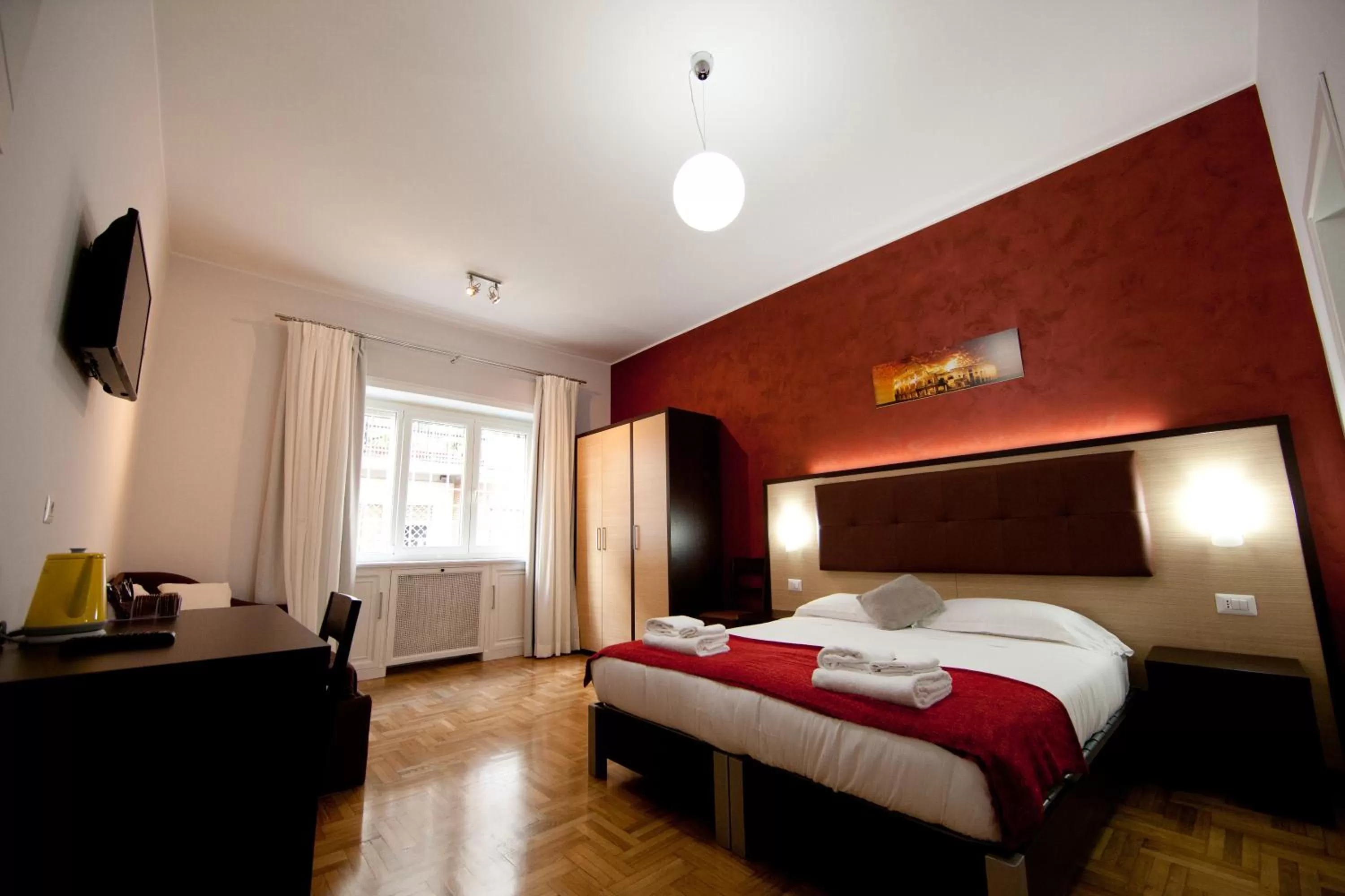 Photo of the whole room, Bed in Star of Rome