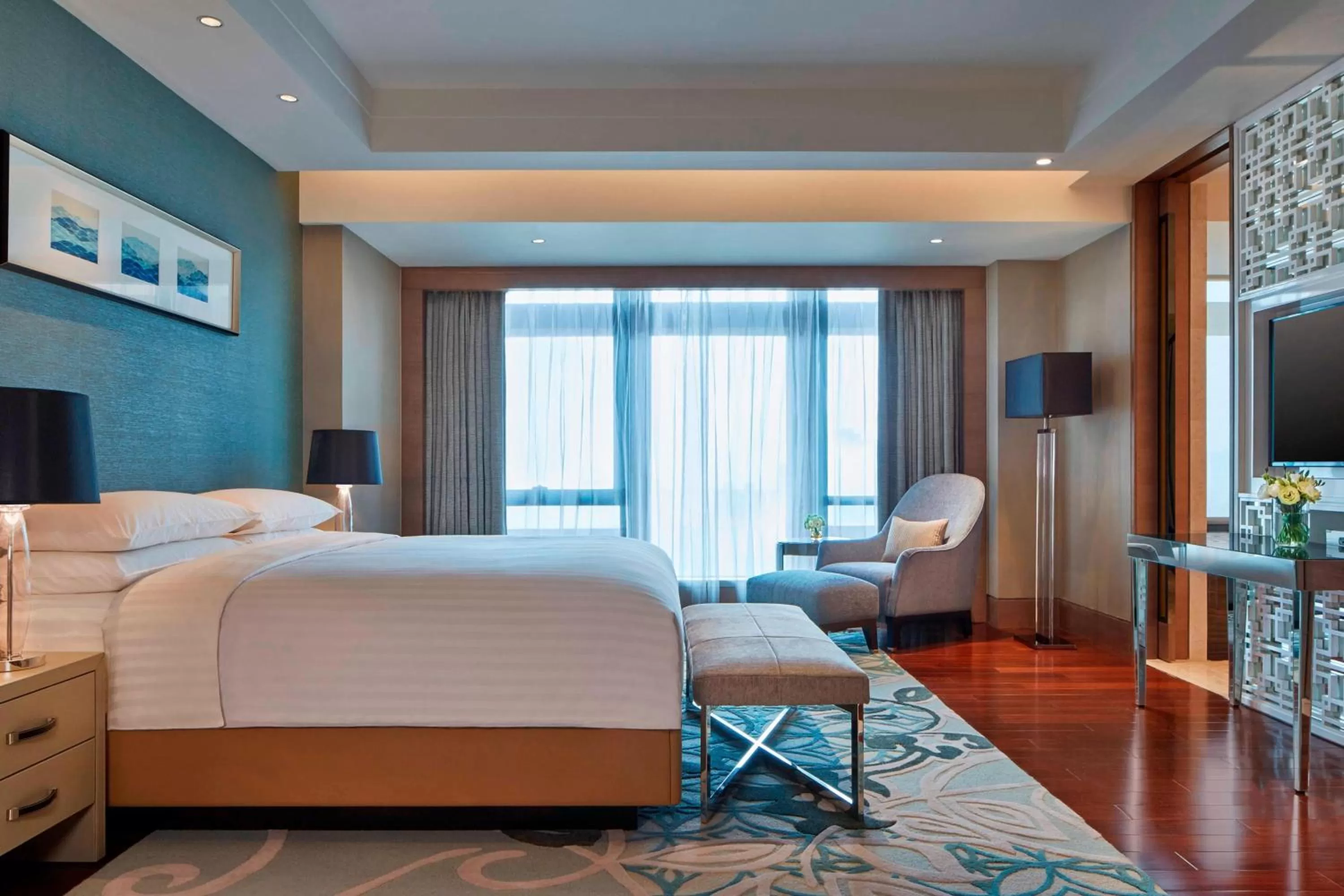Photo of the whole room, Bed in Zhuhai Marriott Hotel