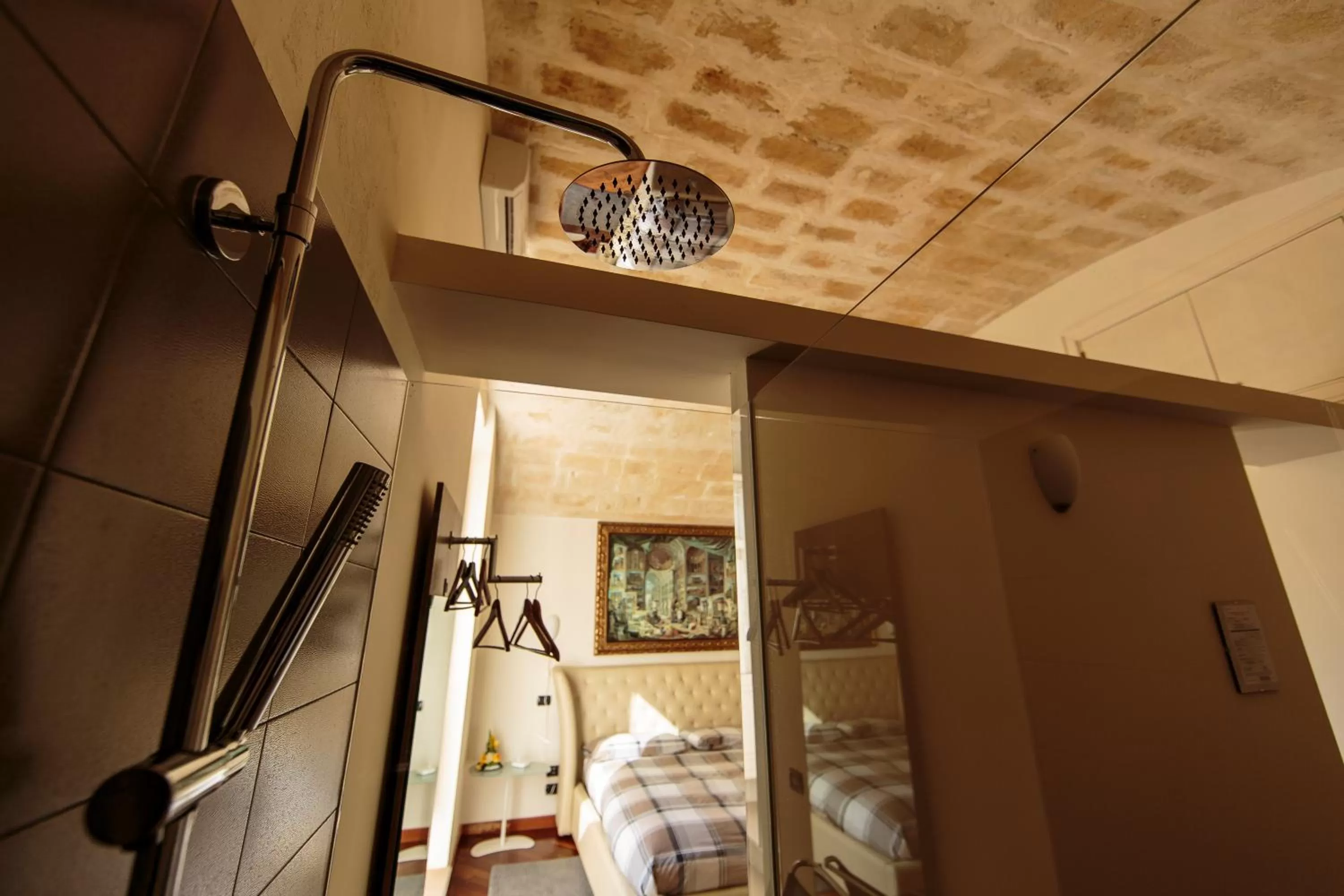 Shower, Bed in Alla dimora di Chiara Suite and Rooms
