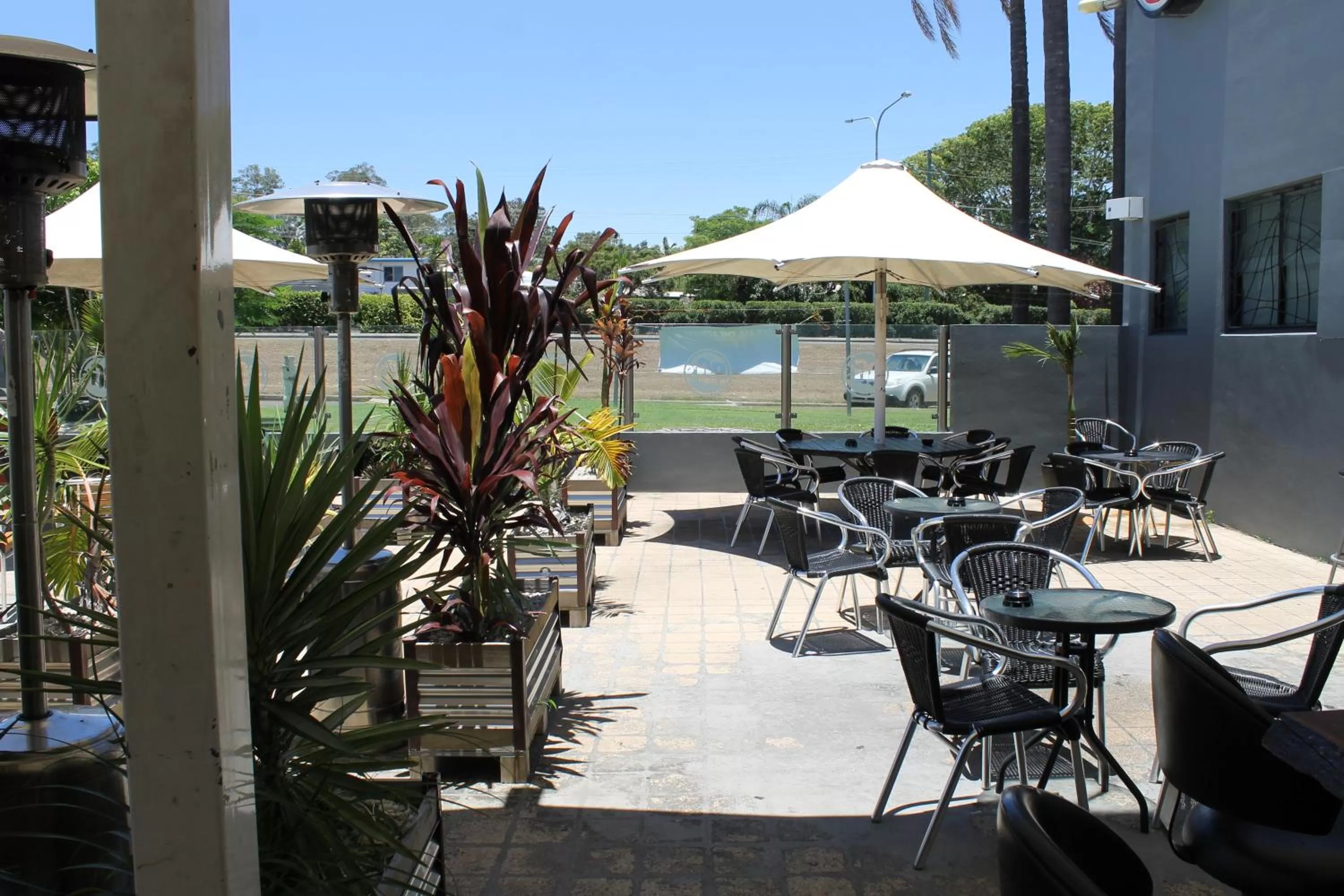 Patio, Restaurant/Places to Eat in Rocky Glen Hotel Motel Gladstone