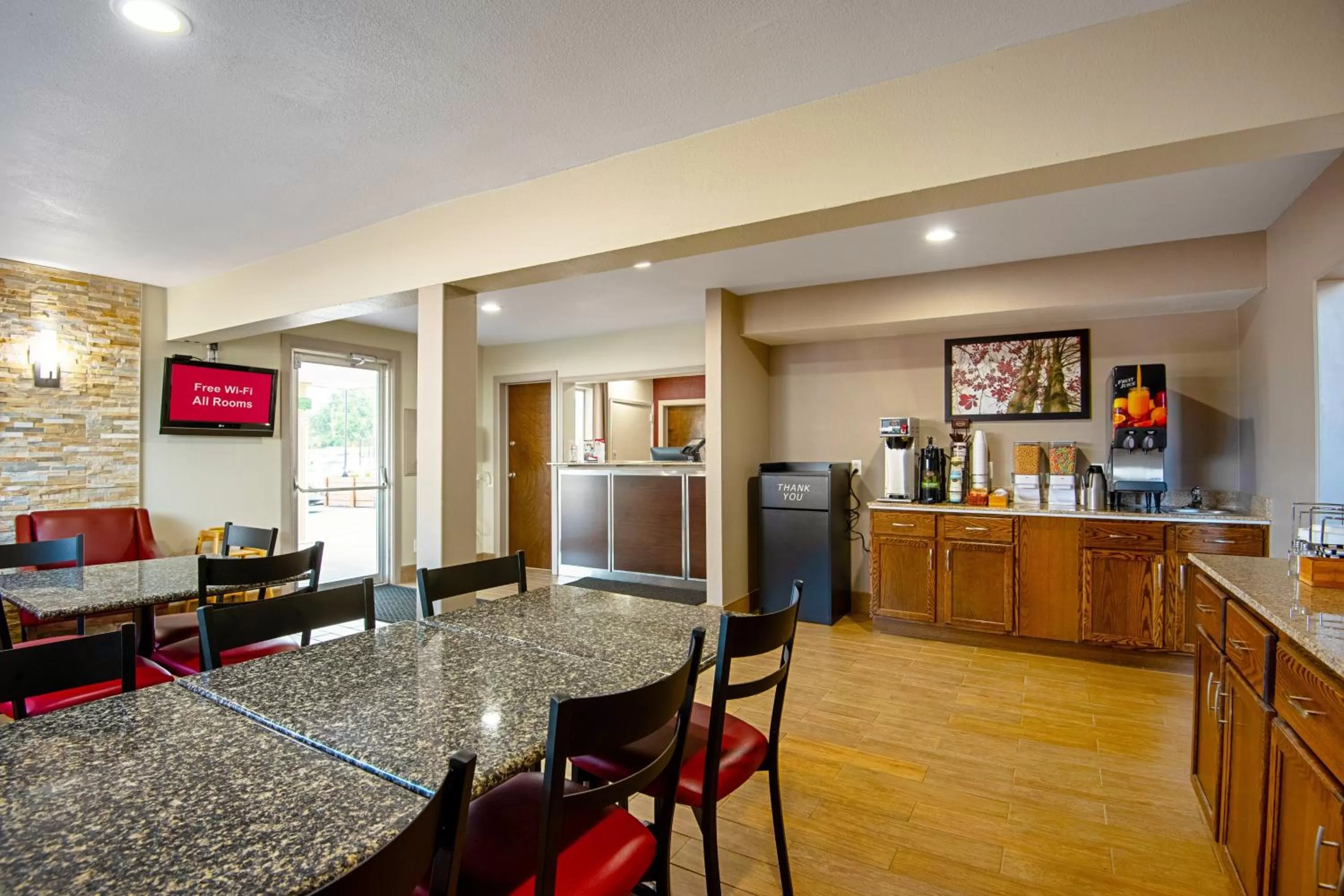 Restaurant/places to eat in Red Roof Inn Cameron