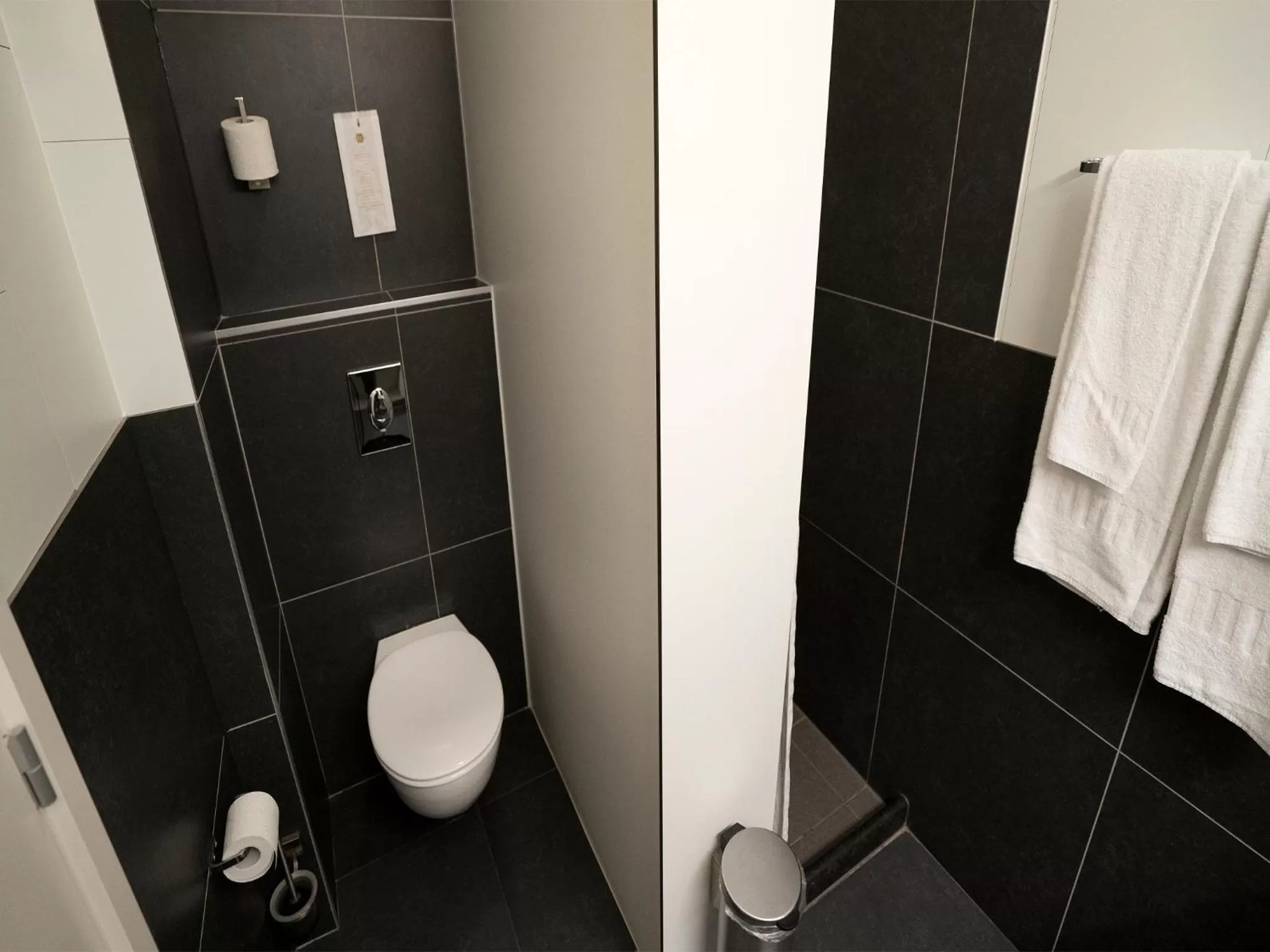 Toilet in Hotel Orchidee