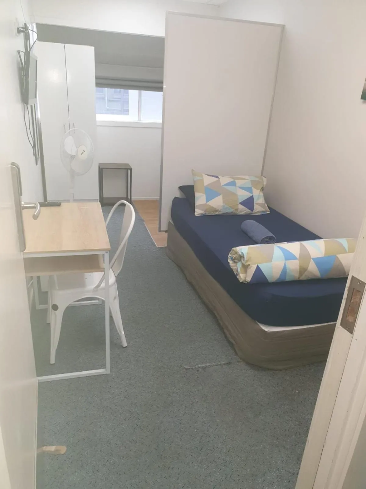 Toilet, Bed in Backpackers Central Hamilton