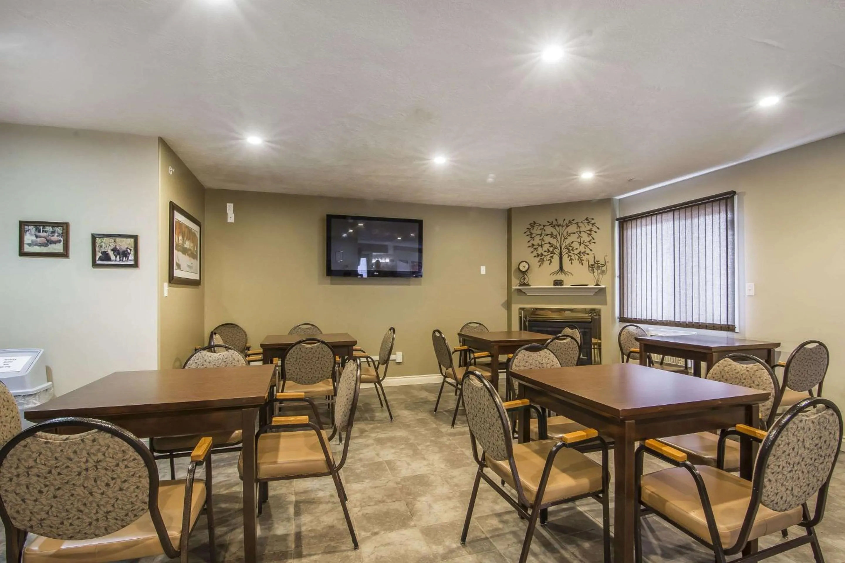 Restaurant/places to eat in Econo Lodge Inn & Suites High Level