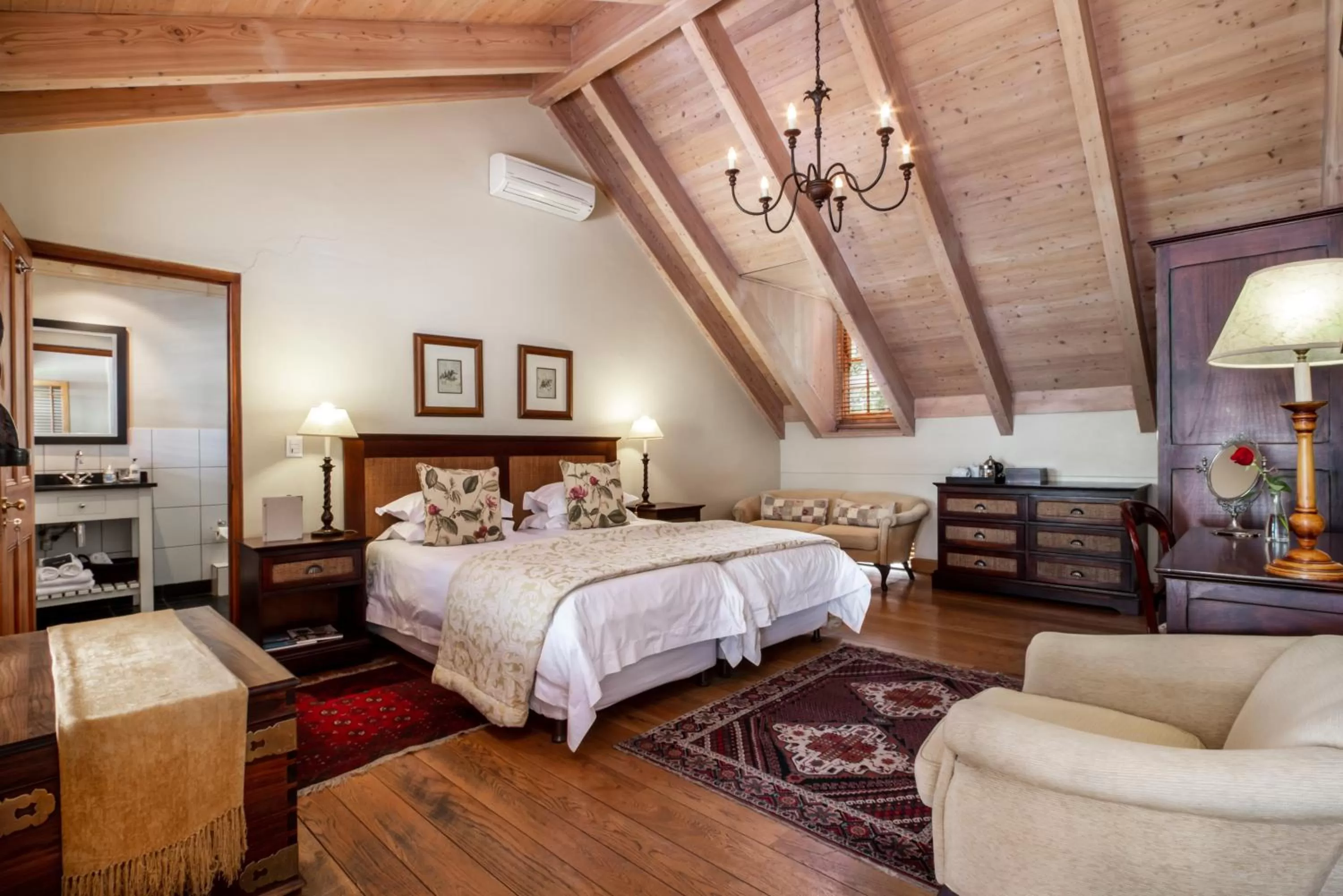 Bathroom, Bed in De Hoek Manor